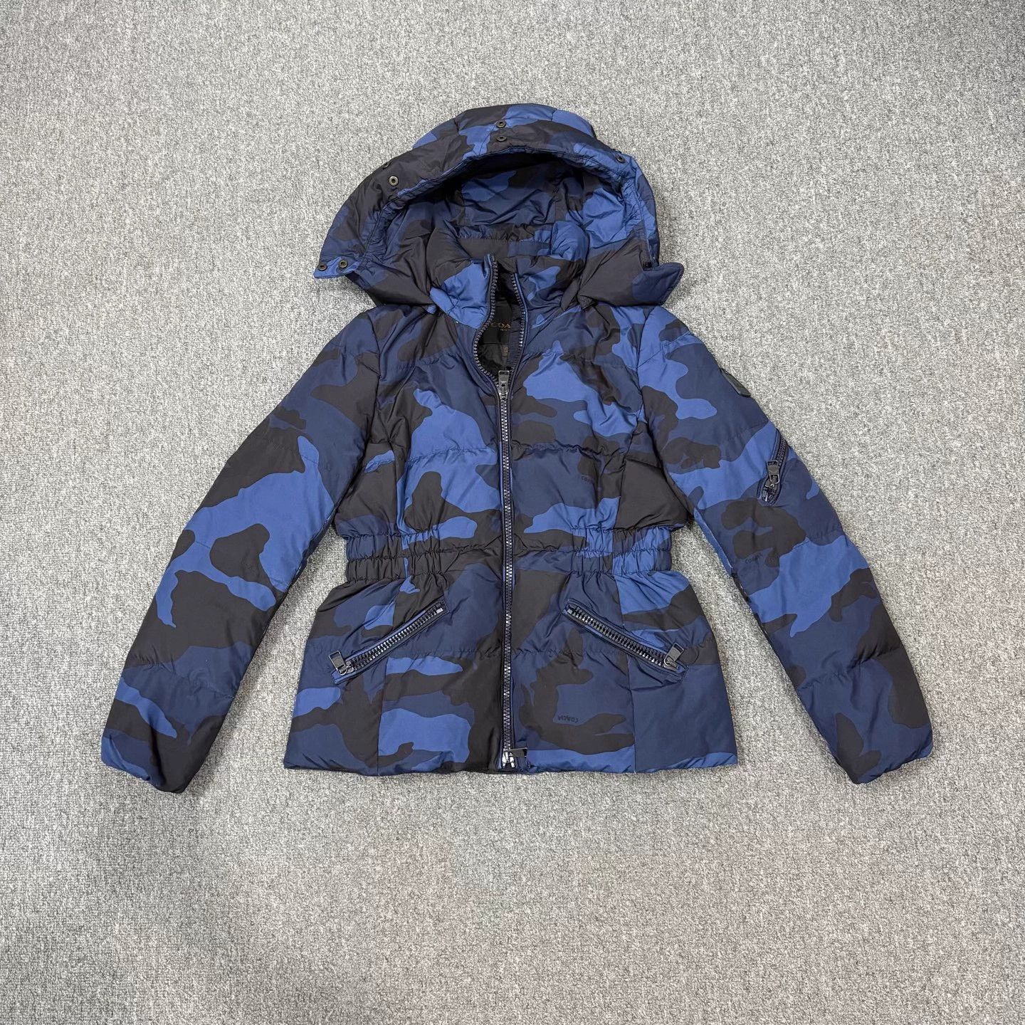 Coach Coach camo down jacket size S like new Size S / US 4 / IT 40 - 1 Thumbnail