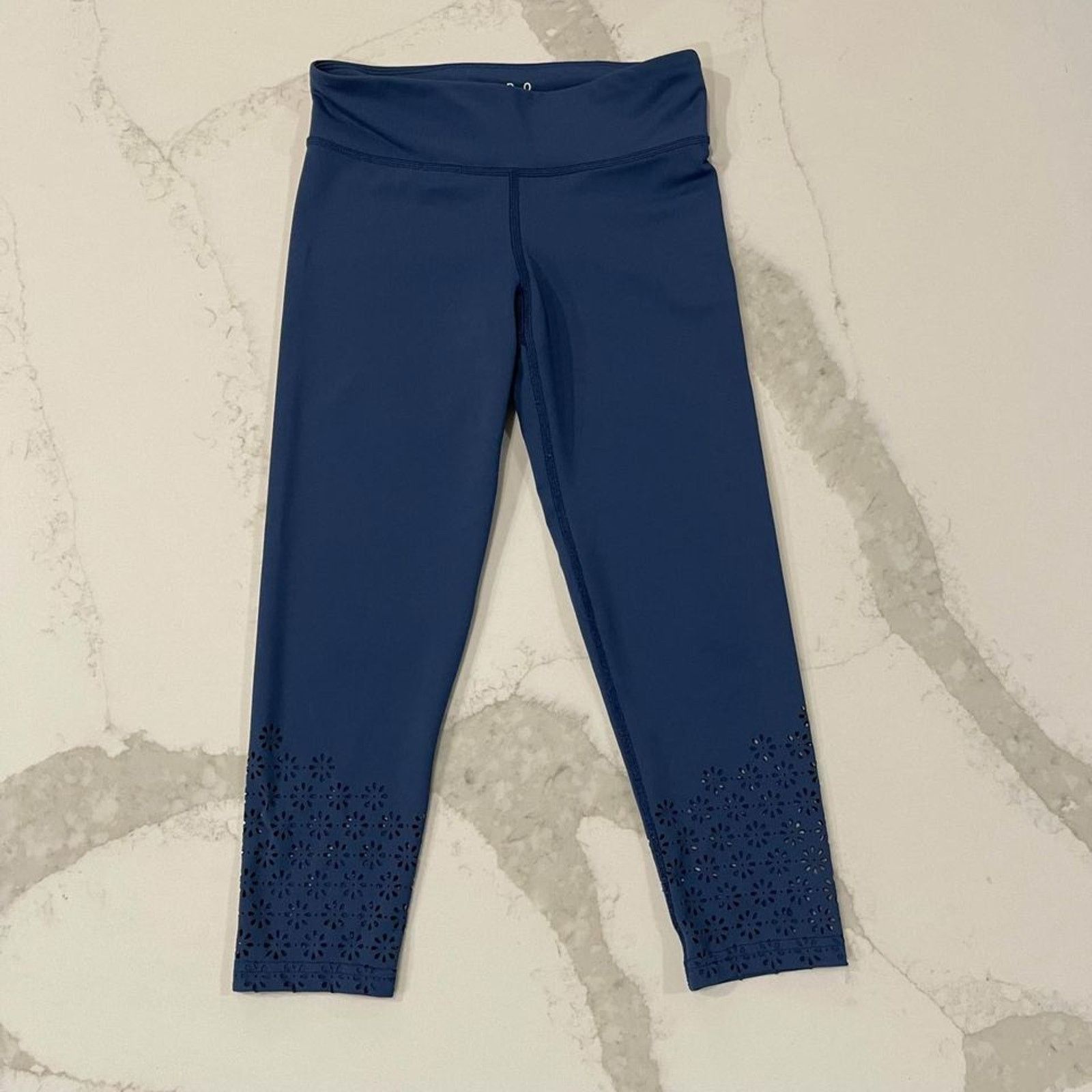 Aeropostale Aeropostale Laser Cut Floral Cropped Leggings Women's Small Size 27" / US 4 / IT 40 - 1 Thumbnail