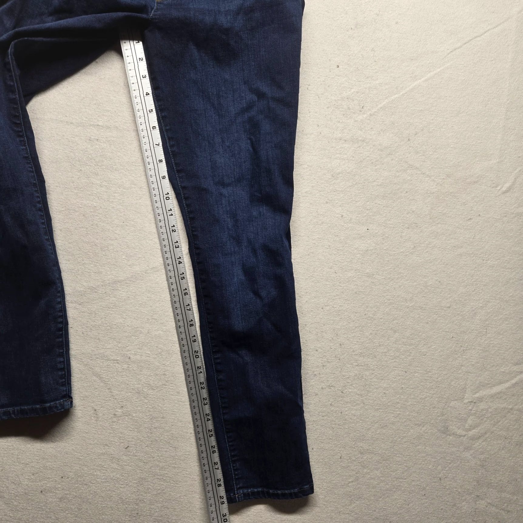Lee Lee Jeans Slim Fit Skinny Mid Rise Dark Wash Women’s 14 Medium Denim 5-Pocket Slimming Brand Lee Shirt? (Note: This is not correct). Size 36" / US 14 / IT 50 - 7 Thumbnail