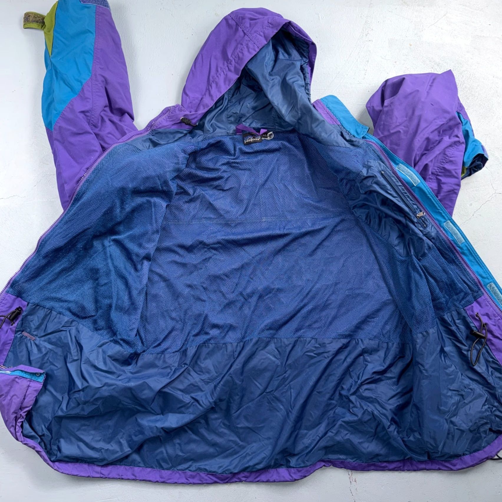Patagonia VINTAGE Patagonia Hooded Jacket Mens L Purple Windbreaker 90s Rain Parka Zip Size US L / EU 52-54 / 3 - 2 Thumbnail