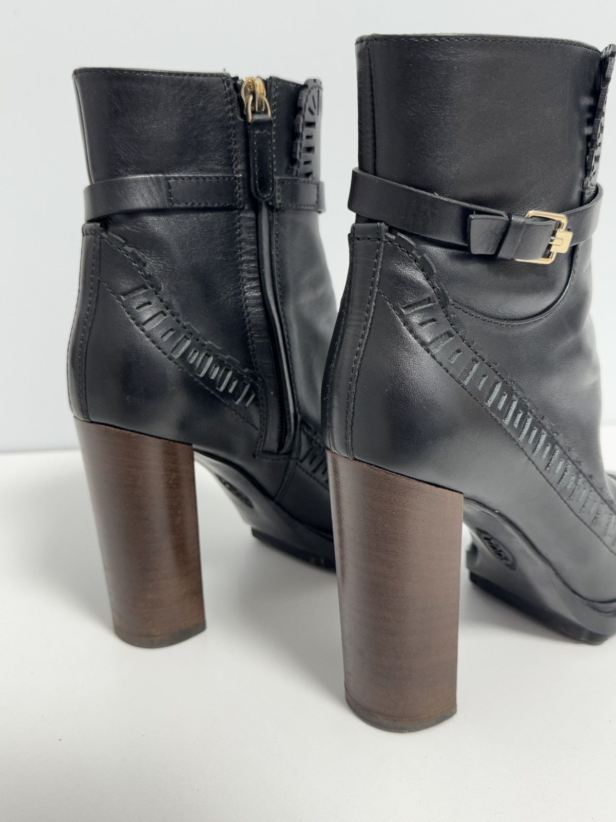 Tod's Tod’s Buckled Laser-cut Glossed-leather Ankle Boots In Nero Size US 6 / IT 36 - 12 Thumbnail