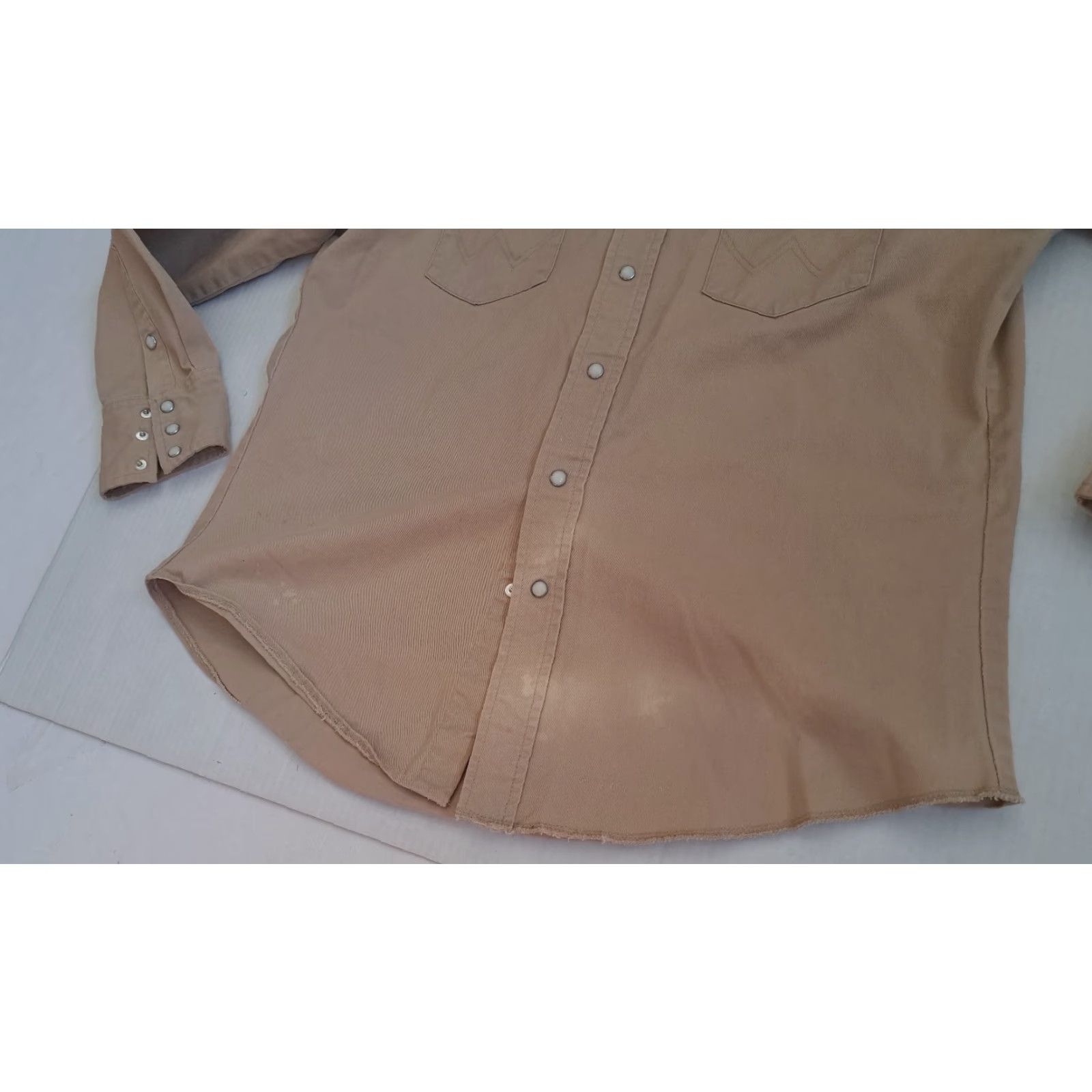 Wrangler VINTAGE Wrangler Pearl Snap Button-Up Shirt Cowboys Canvas Beige Large Unisex Adults Long Sleeve Pocketed Western 24in Pit to Pit Mens Womens Size US L / EU 52-54 / 3 - 2 Thumbnail