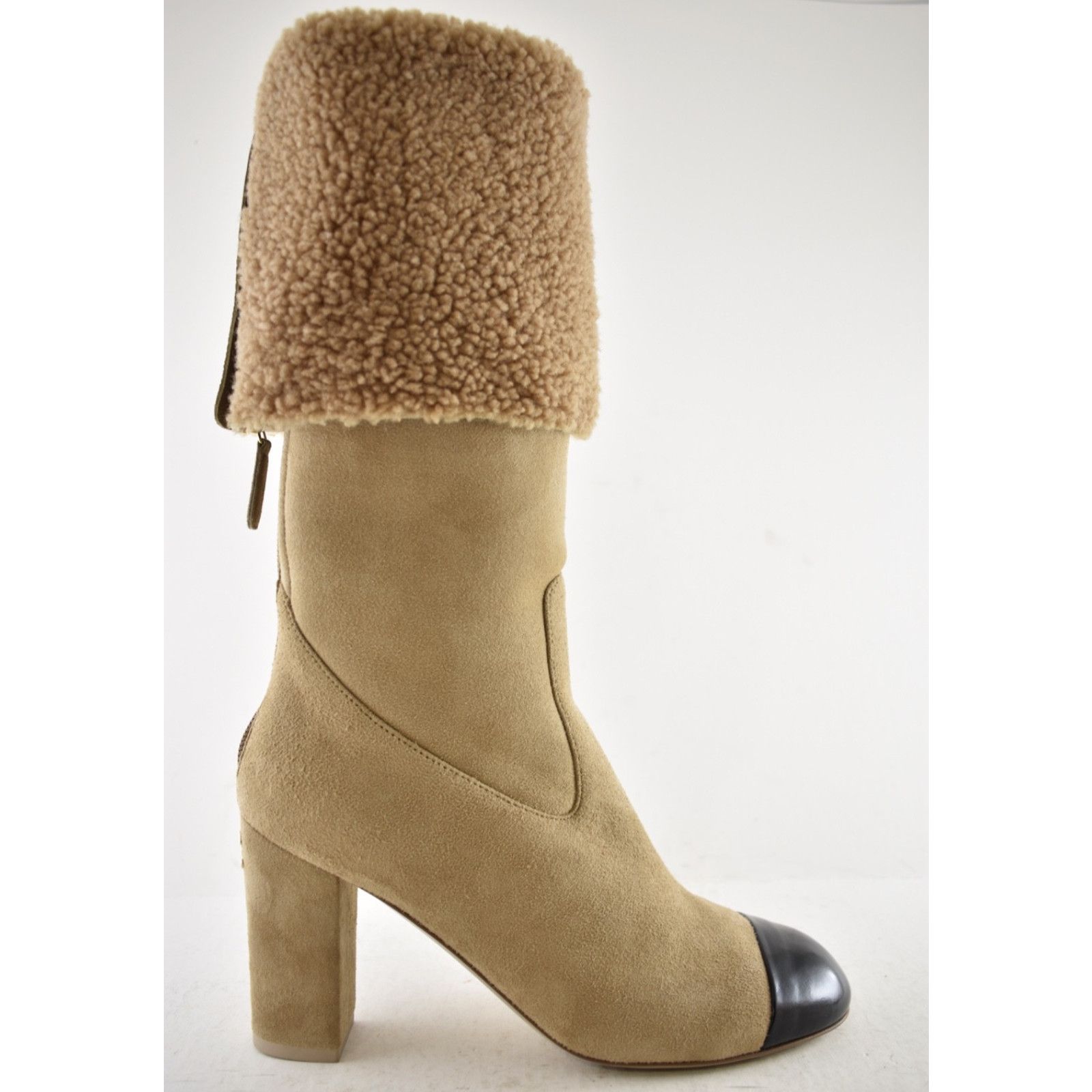 Chanel Chanel 24K Beige Suede Shearling CC Knee High Boots 37.5 Size US 7.5 / IT 37.5 - 9 Thumbnail