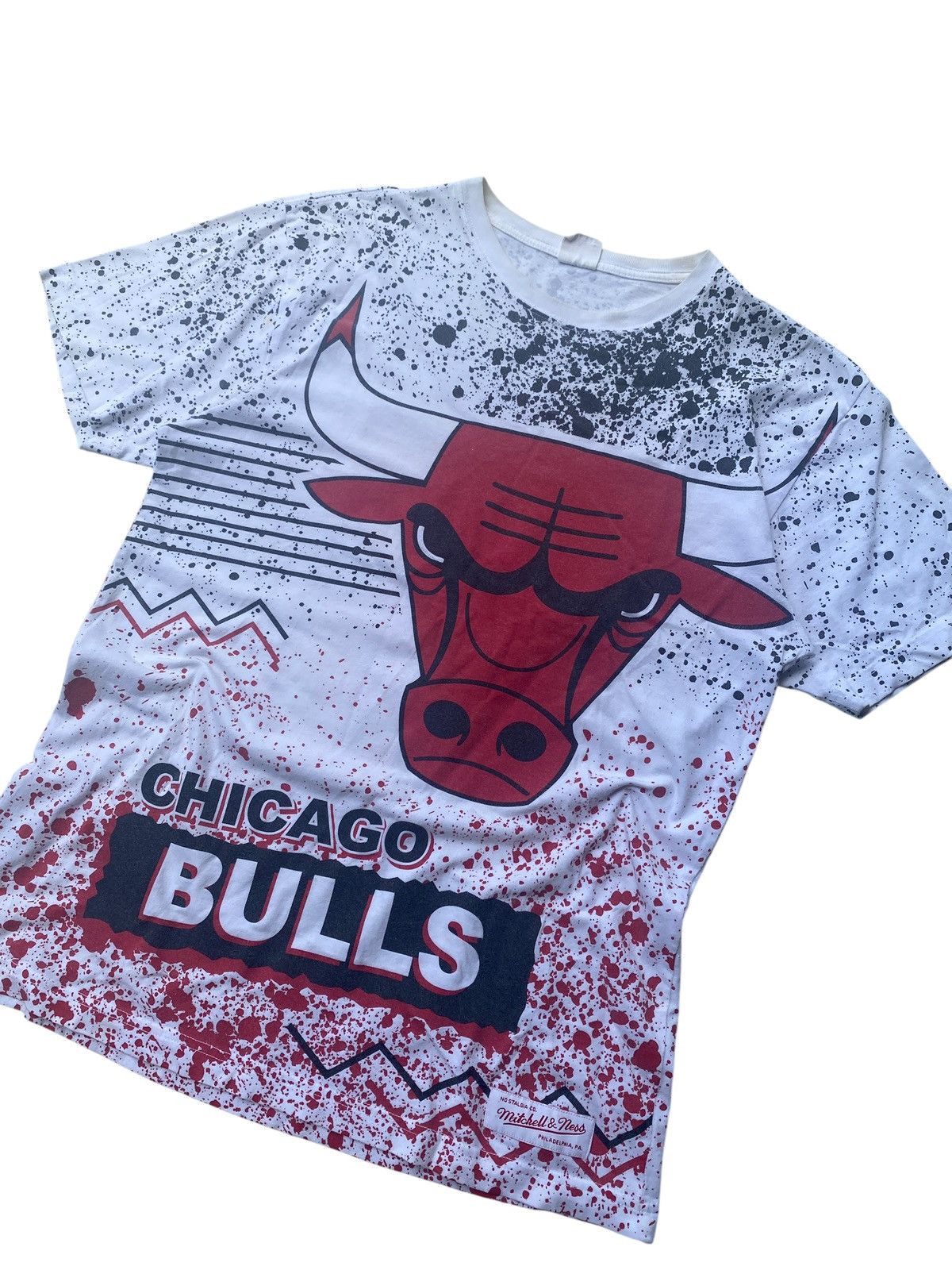 Vintage Mitchell & Ness Chicago Bulls Big Logo All Over Print Tee Size US M / EU 48-50 / 2 - 4 Thumbnail