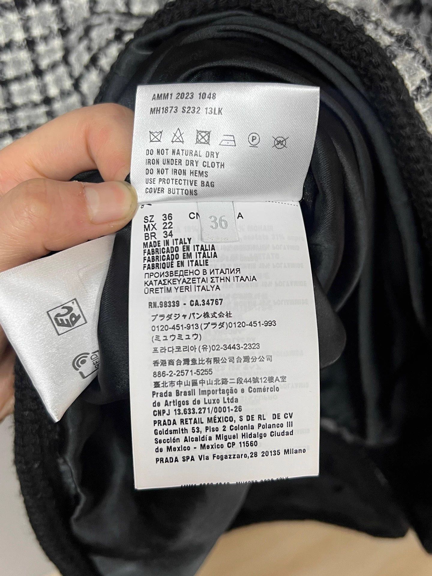 Miu Miu Miumiu Black and White Tweed Plaid Coat with Gold Buttons Size XS / US 0-2 / IT 36-38 - 6 Thumbnail