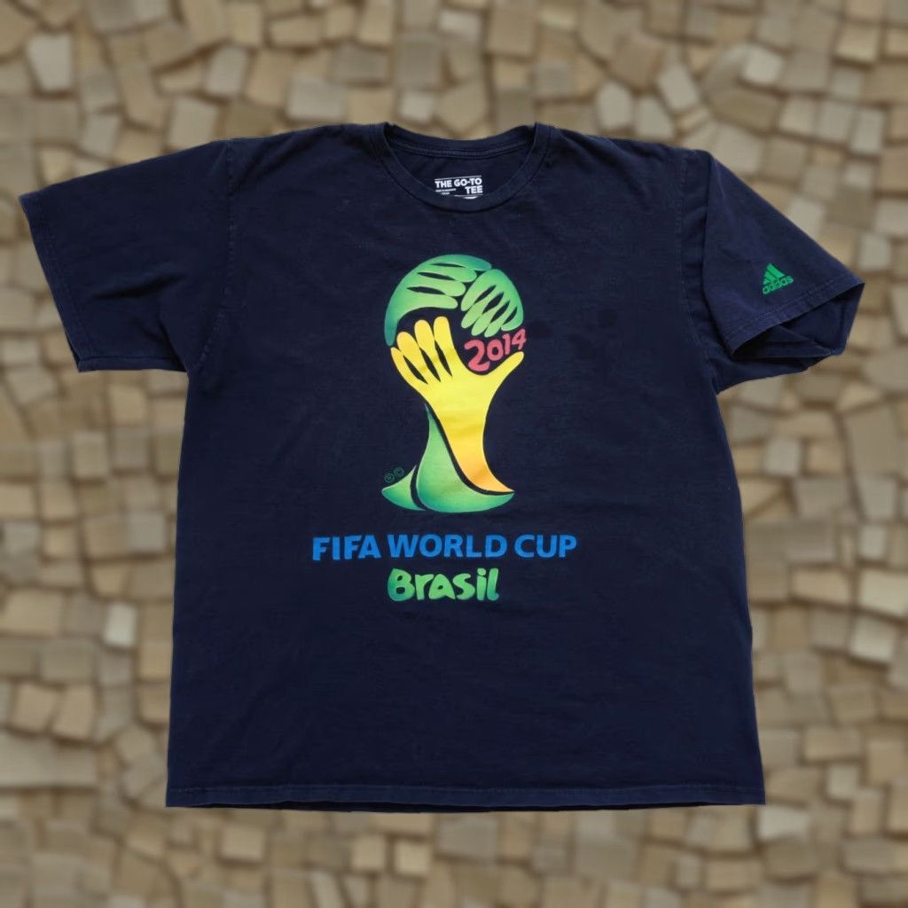 Adidas VINTAGE ADIDAS FIFA SOCCER VTG Y2K RETRO SPORT ACTIVE BLACK GRAPHIC T SHIRT 2013 SZ XL Size US XL / EU 56 / 4 - 1 Thumbnail