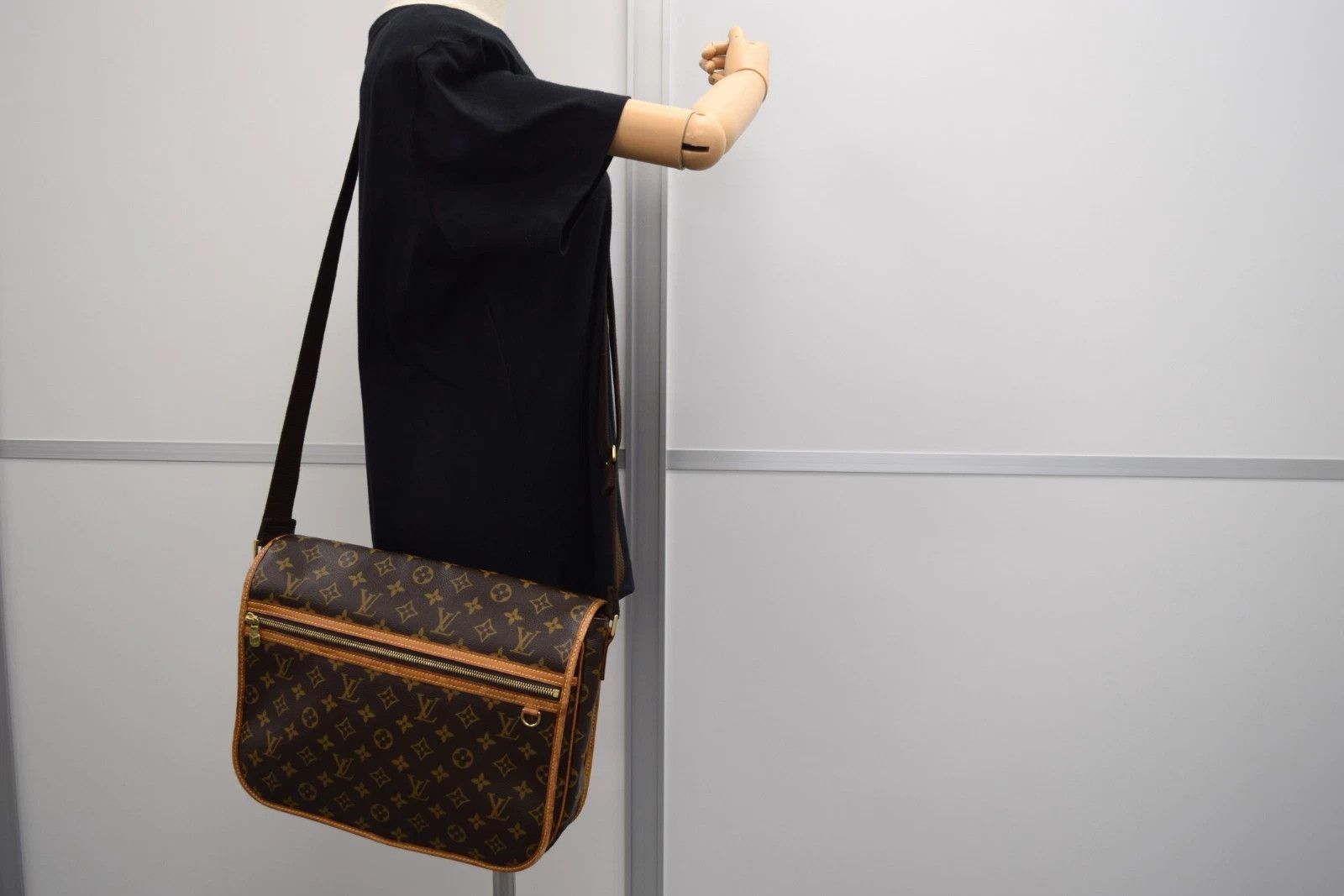 Louis Vuitton Louis Vuitton Bosphore GM Messenger Bag Monogram M40105 Size ONE SIZE - 1 Thumbnail