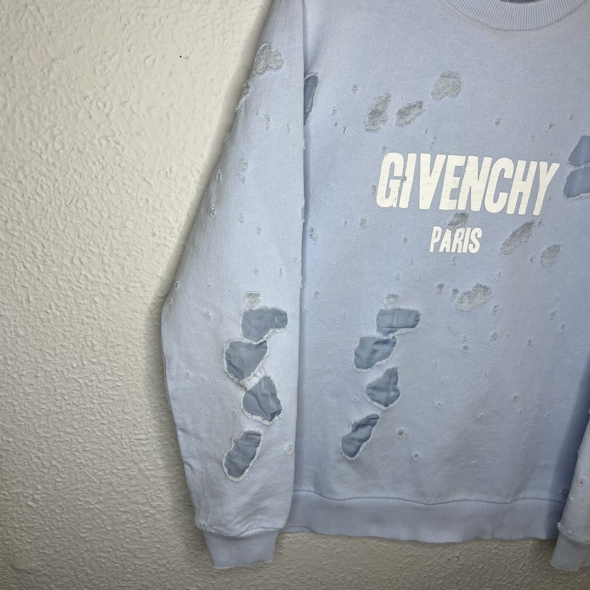 Givenchy Givenchy Distressed Sweatshirt Crewneck Baby Blue Big Logo Size US M / EU 48-50 / 2 - 4 Thumbnail