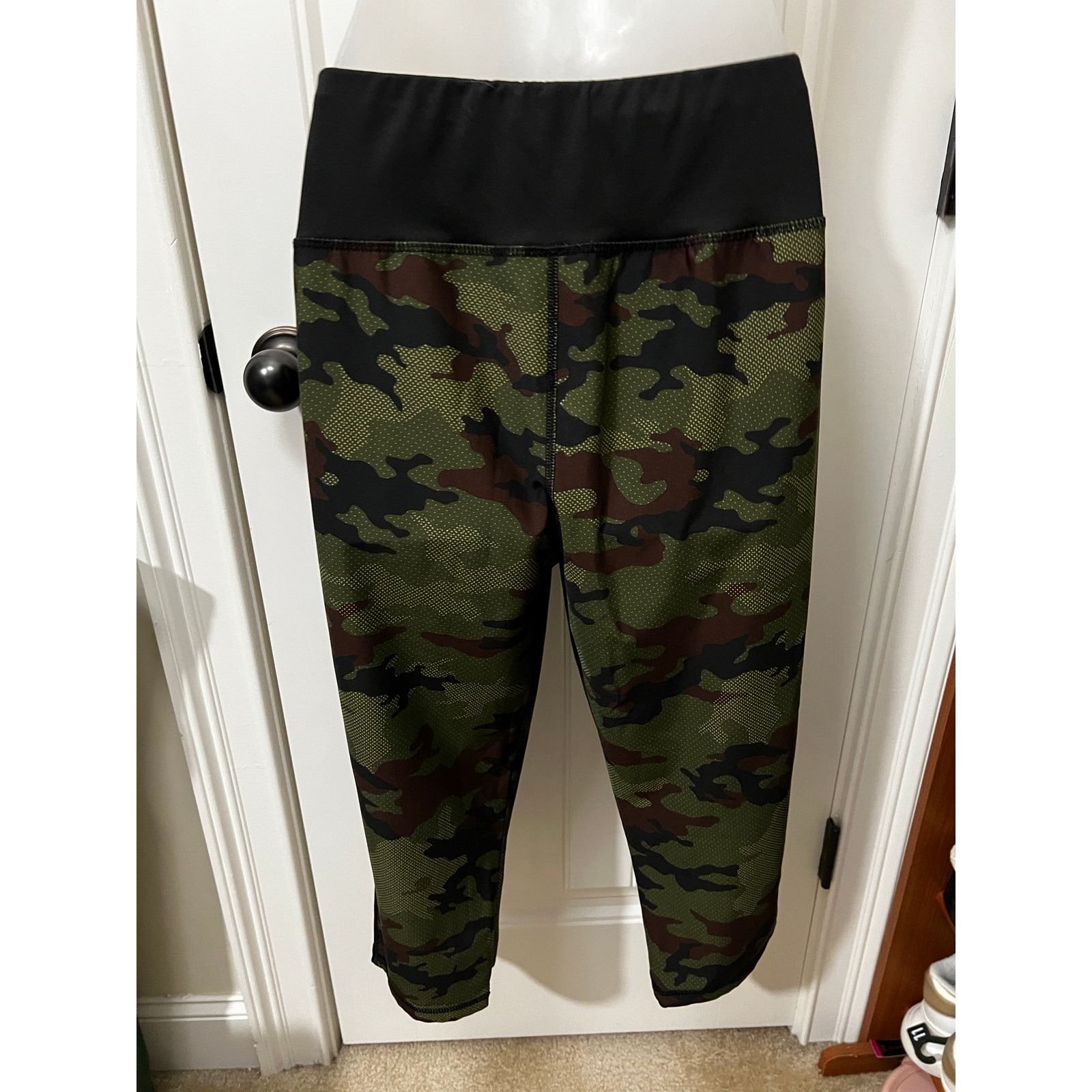 Athletic Works XXL 19" Printed Core Performance Capris Pants Camouflage Size 42" / US 20 - 10 Thumbnail