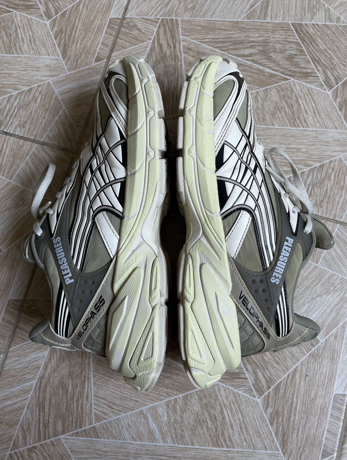 Pleasures × Puma Puma Pleasures Velophasis Overdye Birch Tree-anise Flower Size US 8.5 / EU 41-42 - 4 Thumbnail