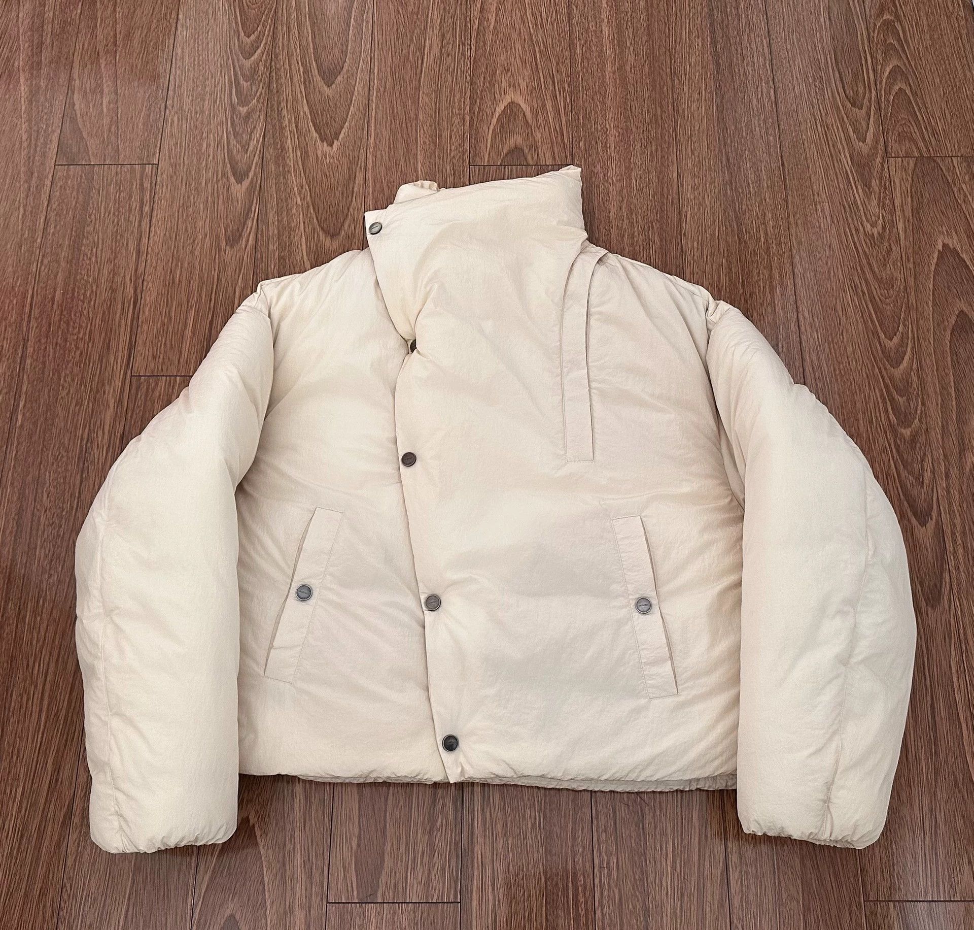 Jacquemus JACQUEMUS LA DOUDOUNE short puffer coat OFF-WHITE 46 Size US S / EU 44-46 / 1 - 1 Thumbnail