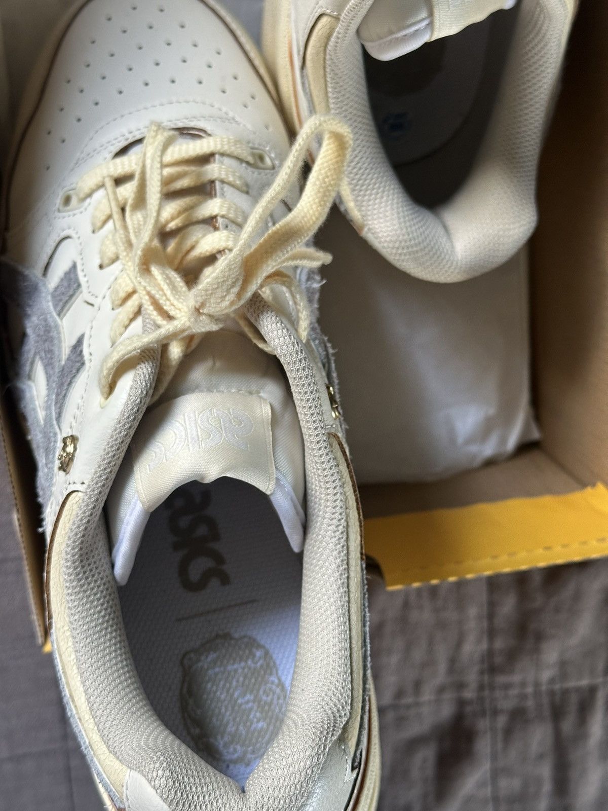 Asics Foxtrot uniform x ASICS (SIGNED) Size US 12 / EU 45 - 7 Thumbnail