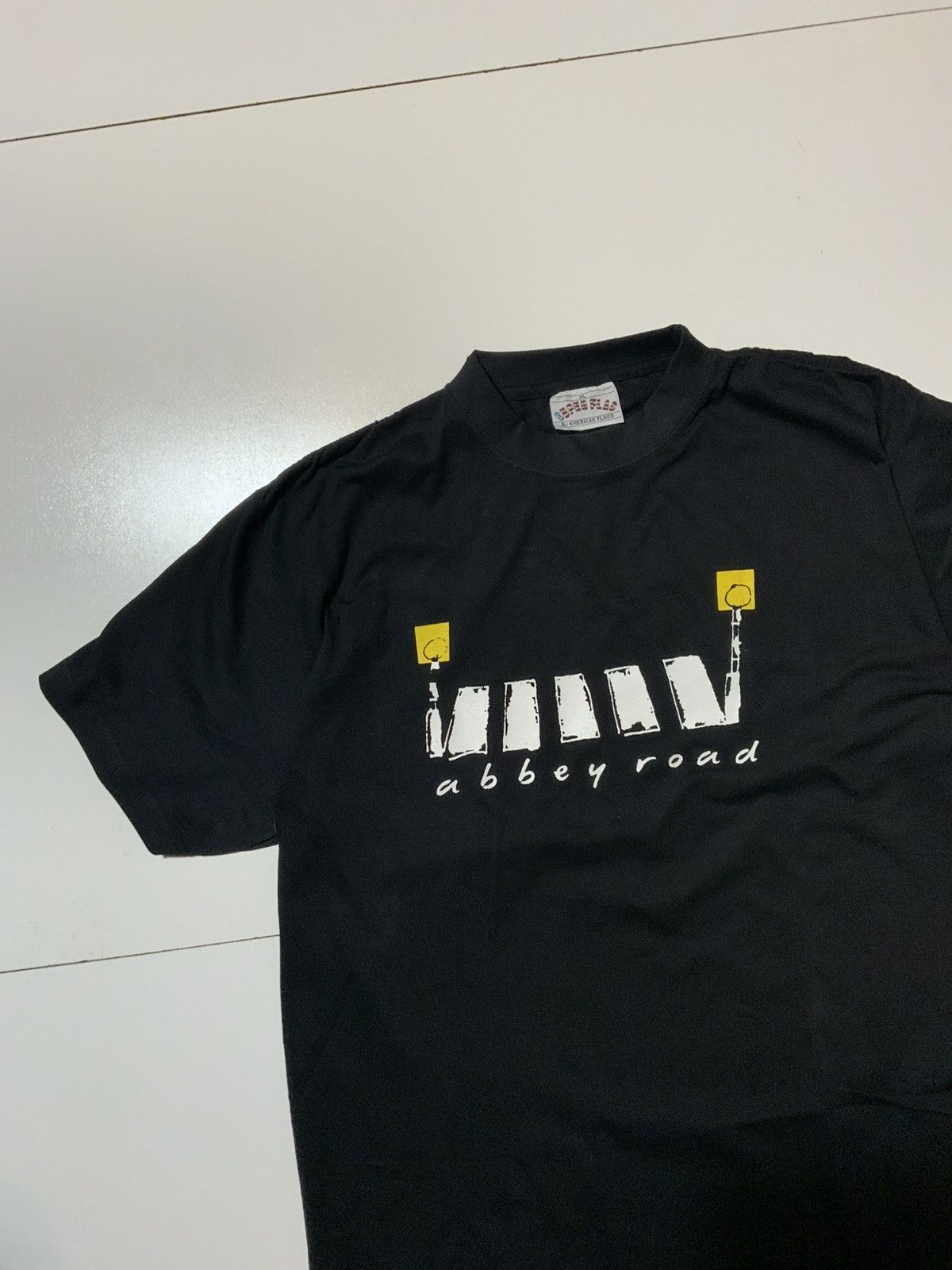 Vintage Vintage 90s Abbey Road The Beatles Graphic Rock BandT-Shirt Size US XL / EU 56 / 4 - 4 Thumbnail