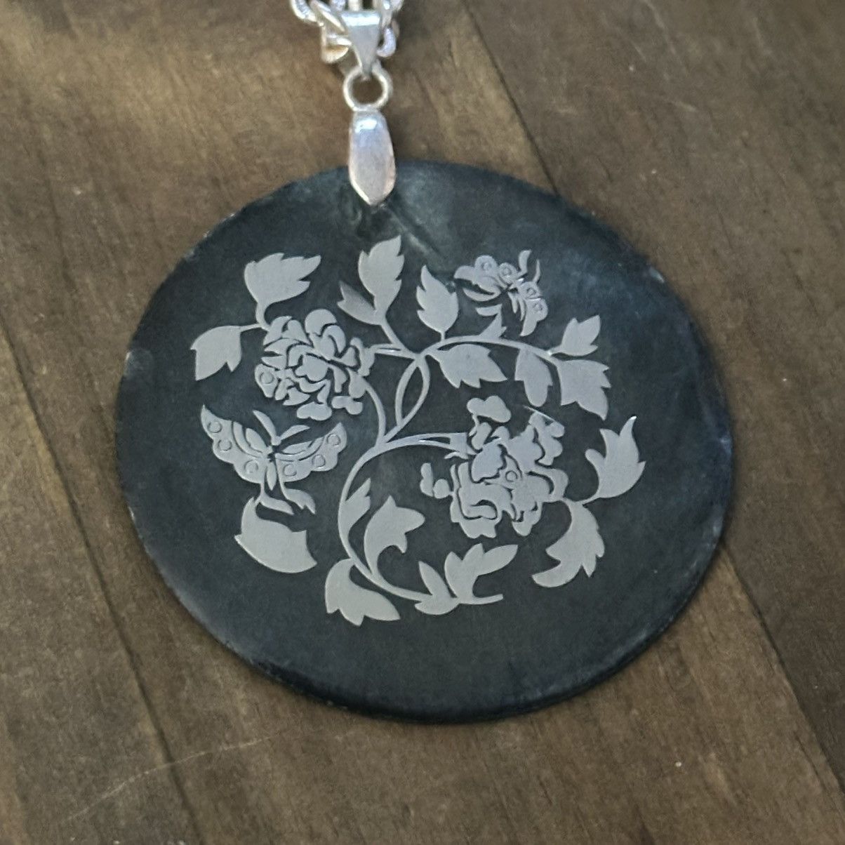 Vintage Vintage silver tone metallic floral shell pendant necklace Size ONE SIZE - 2 Thumbnail