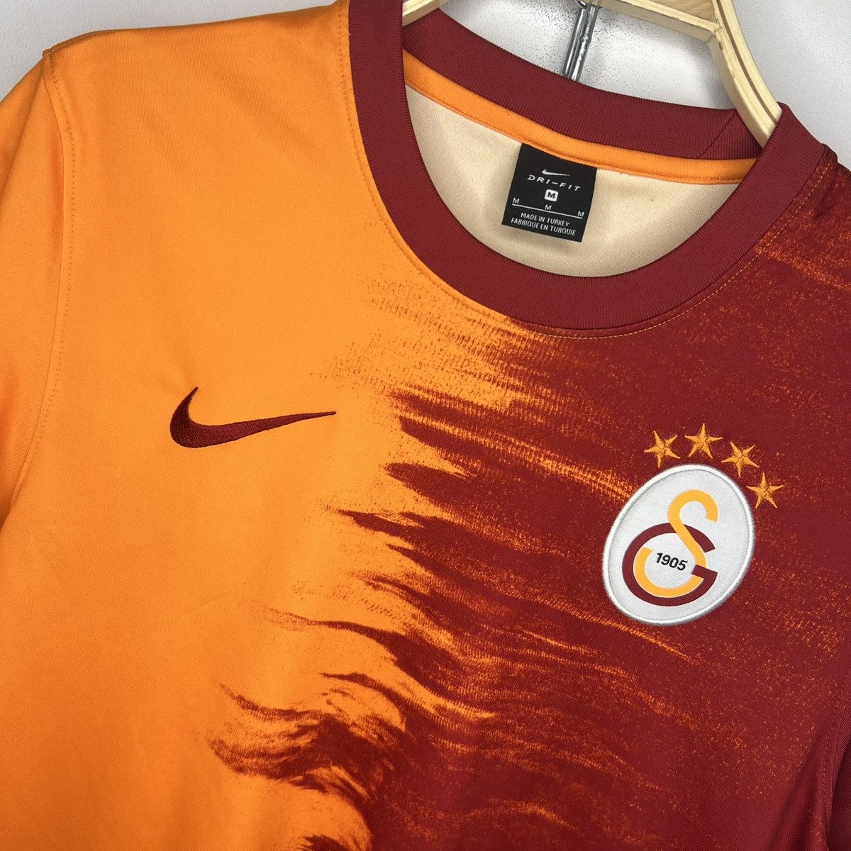 Nike GALATASARAY HOME FOOTBALL SHIRT SOCCER JERSEY NIKE Size US M / EU 48-50 / 2 - 4 Thumbnail