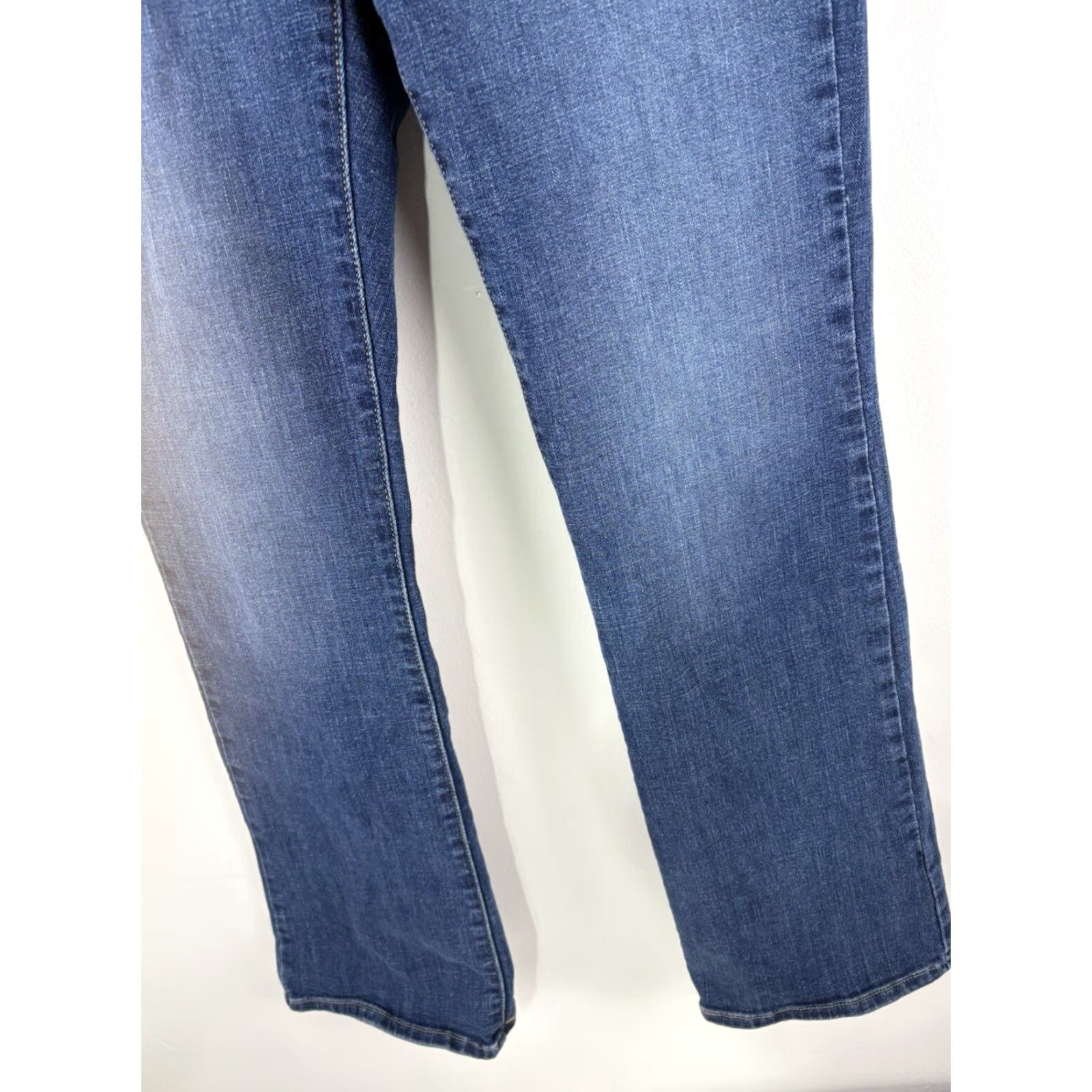 Levi's Levi’s Dk Wash Classic Bootcut Jeans Womens Size 8 Size 30" / US 8 / IT 44 - 3 Thumbnail