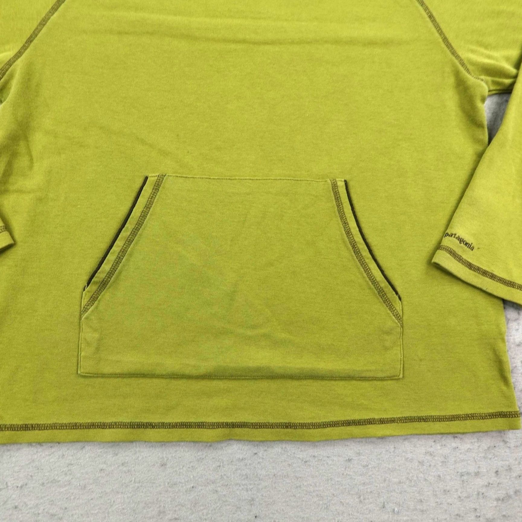 Patagonia VINTAGE Patagonia Hoodie Womens Medium Green Organic Cotton Pullover 2000 Y2K Logo Pocket Knit Modern Wear Size M / US 6-8 / IT 42-44 - 3 Thumbnail