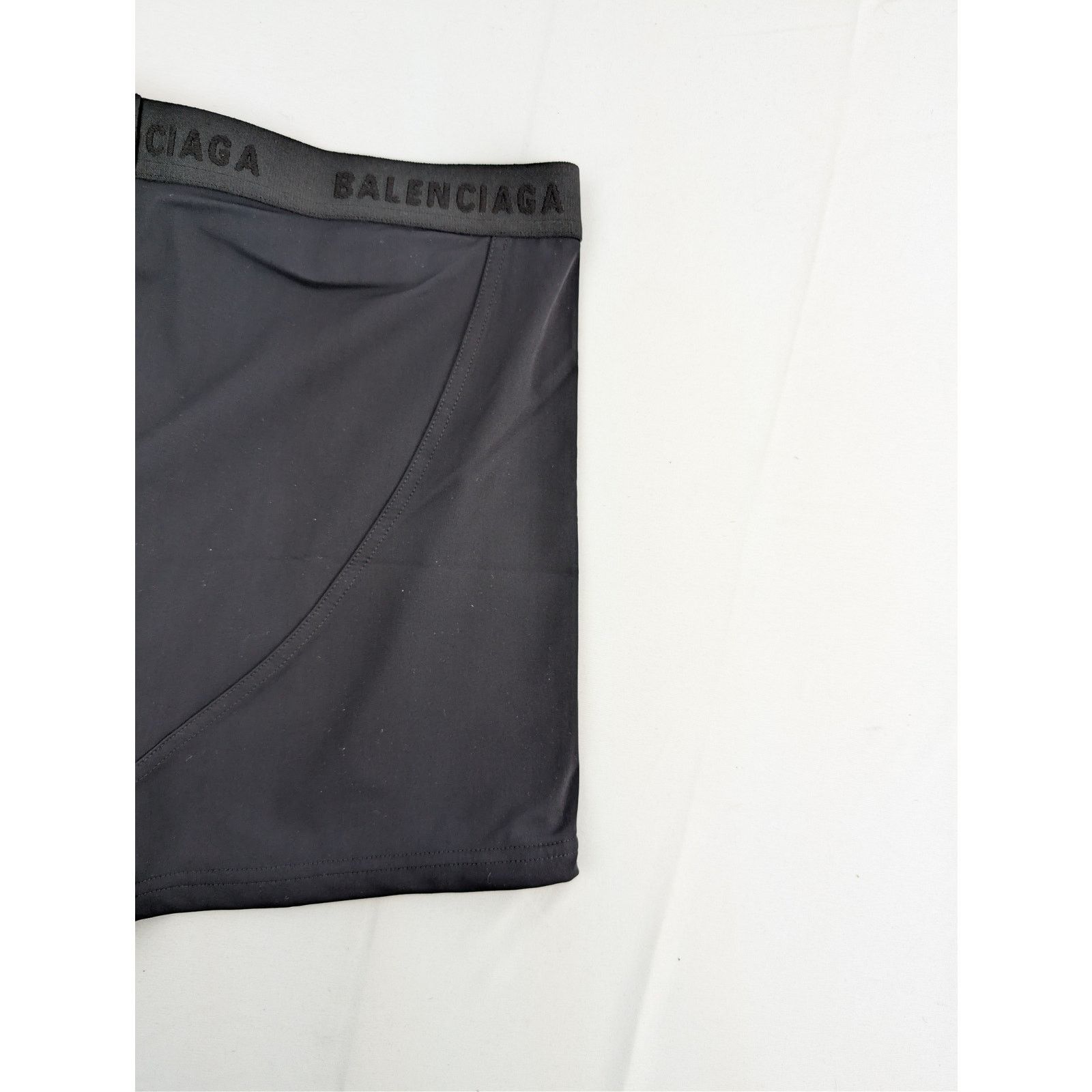 Balenciaga o1rshd1 Size: M / Swimwear Fitted Swim Trunks Short in Black Size US 32 / EU 48 - 11 Thumbnail