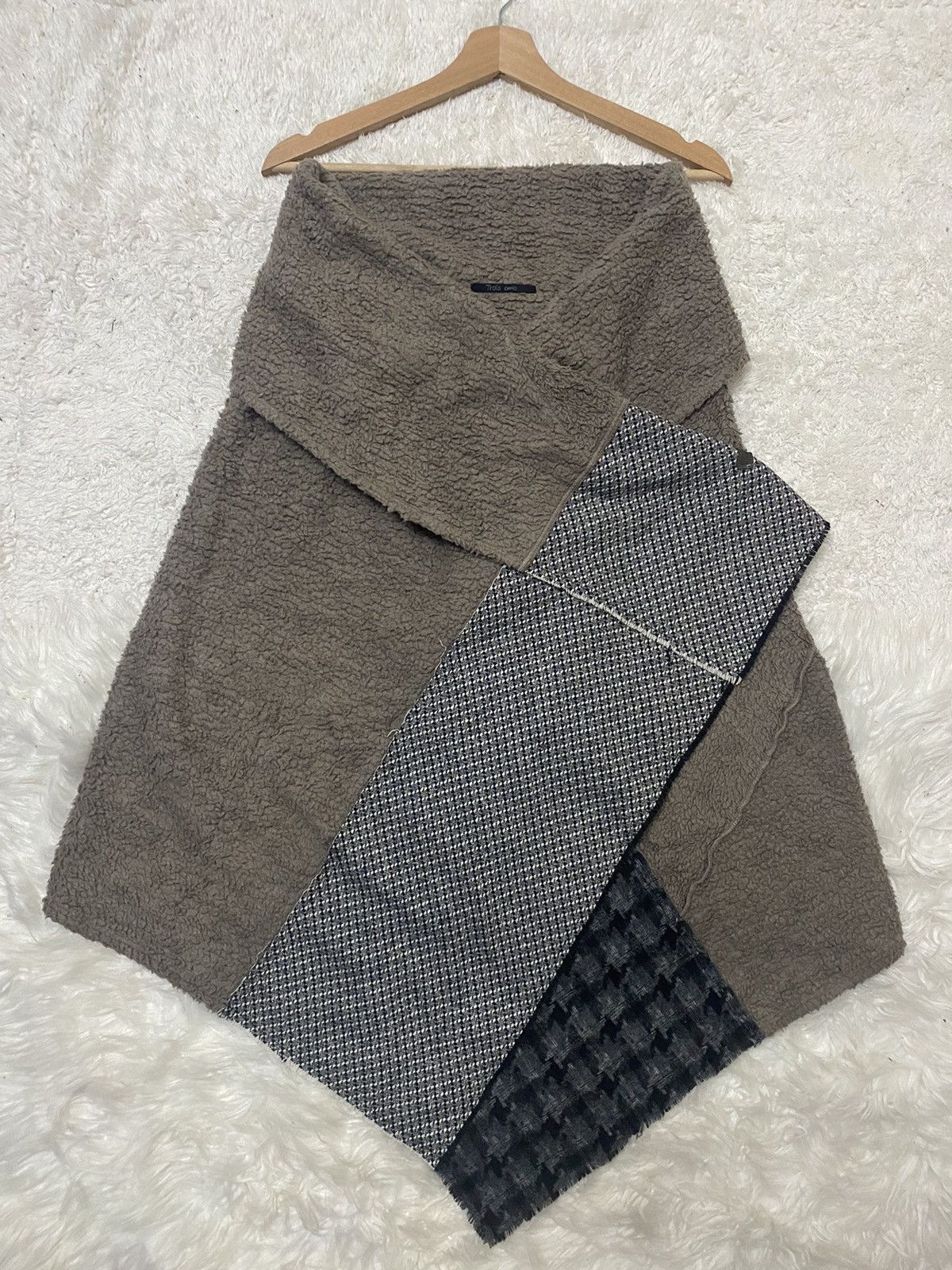 Japanese Brand TROIS AMIS UNIQUE SCARF/CLOAKS Size ONE SIZE - 1 Thumbnail