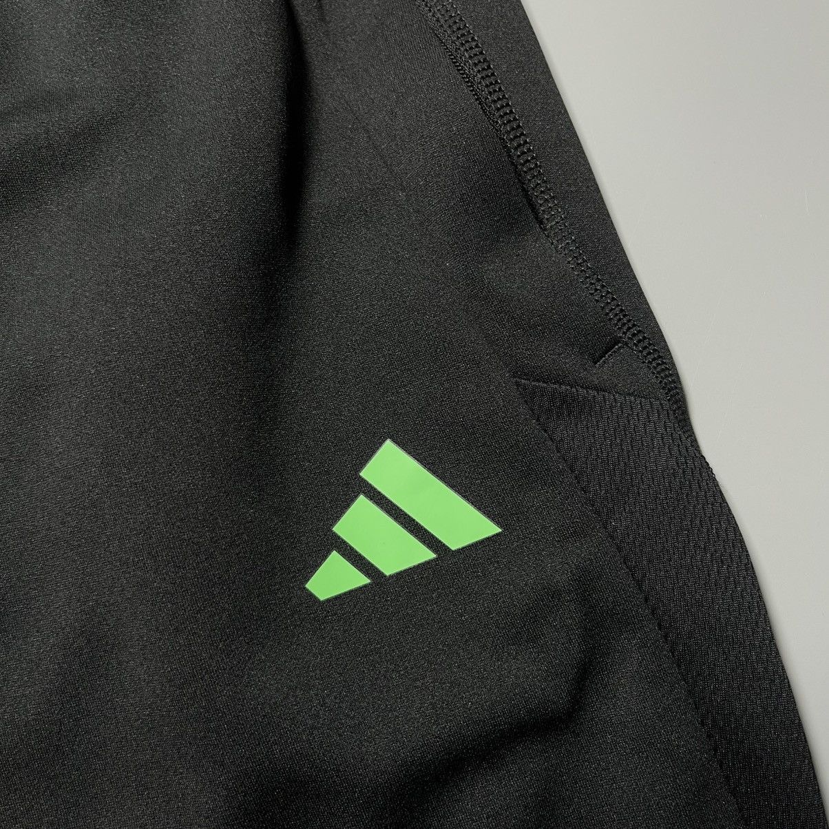 Vintage NWT BAYERN ADIDAS 2023/2024 WOMENS TRAINING TRACK PANTS Size 34" / US 12 / IT 48 - 4 Thumbnail