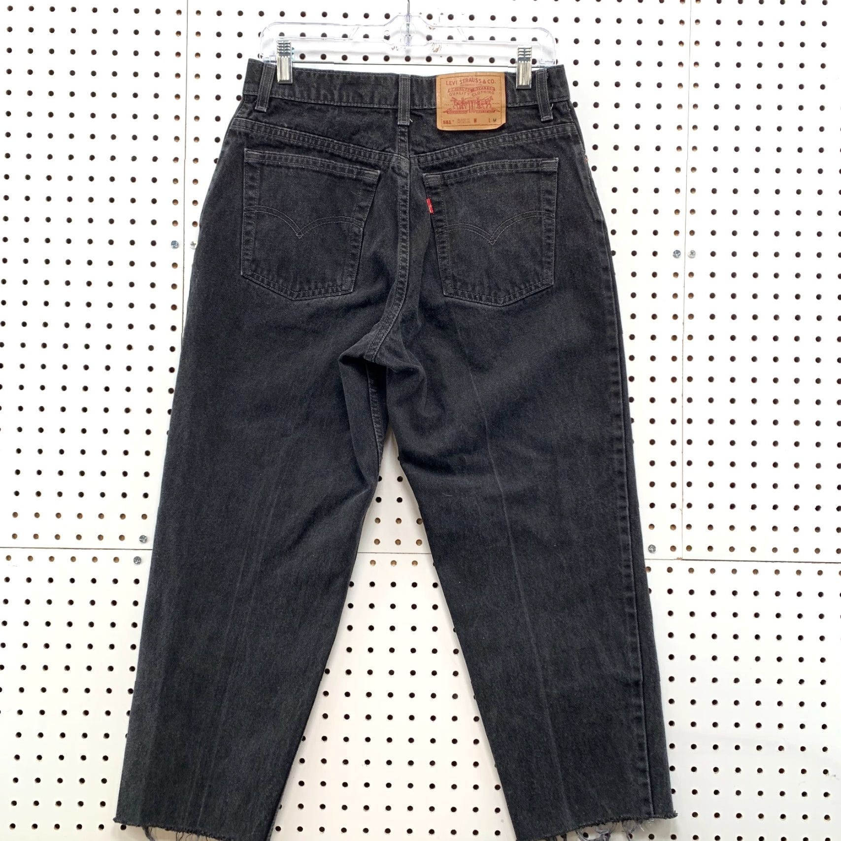 Levi's VINTAGE Levis Jeans Womens Size 12 Black Denim FITS 30x24 Relaxed Tapered Size 34" / US 12 / IT 48 - 6 Thumbnail