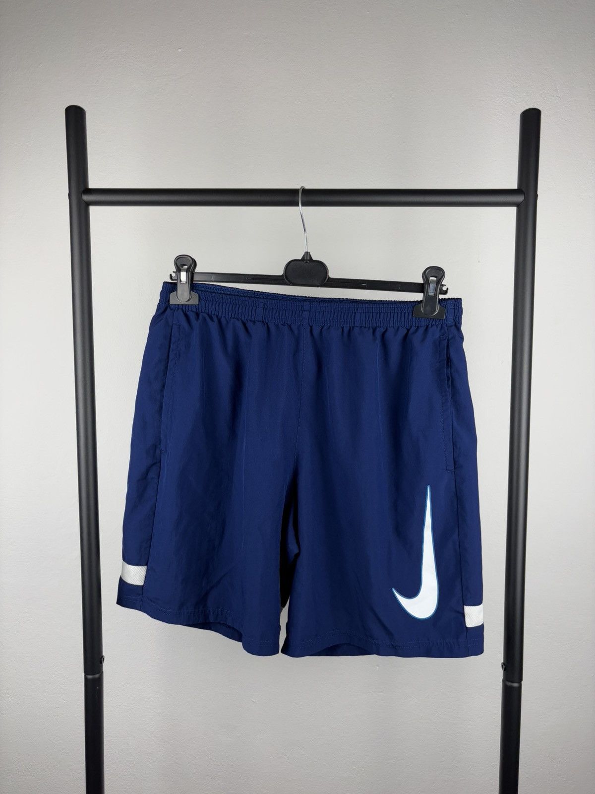 Nike Nike big swoosh short size L Size US 34 / EU 50 - 1 Thumbnail