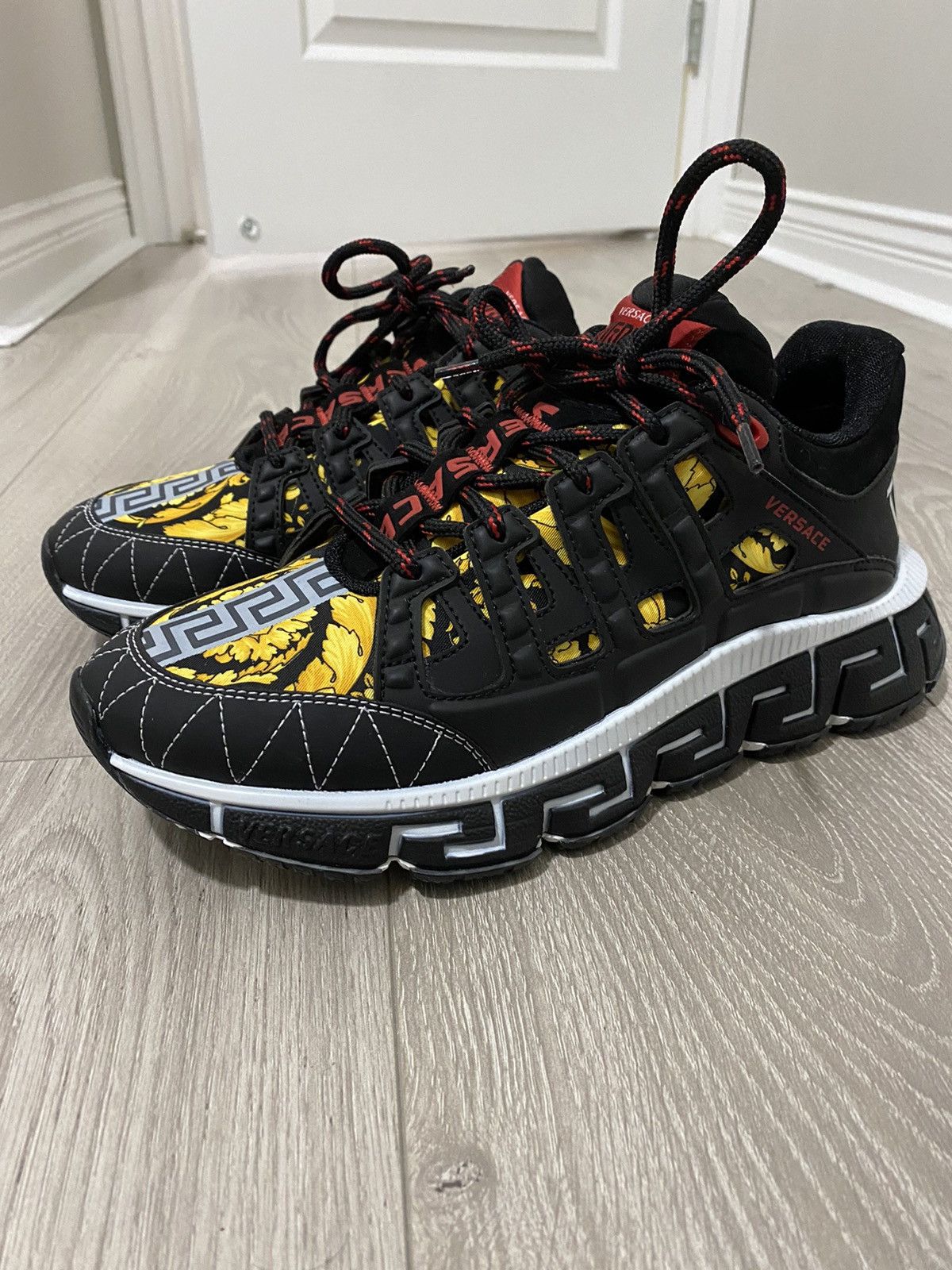 Versace Versace Trigreca Sneakers Black/Gold Size US 9 / EU 42 - 1 Thumbnail