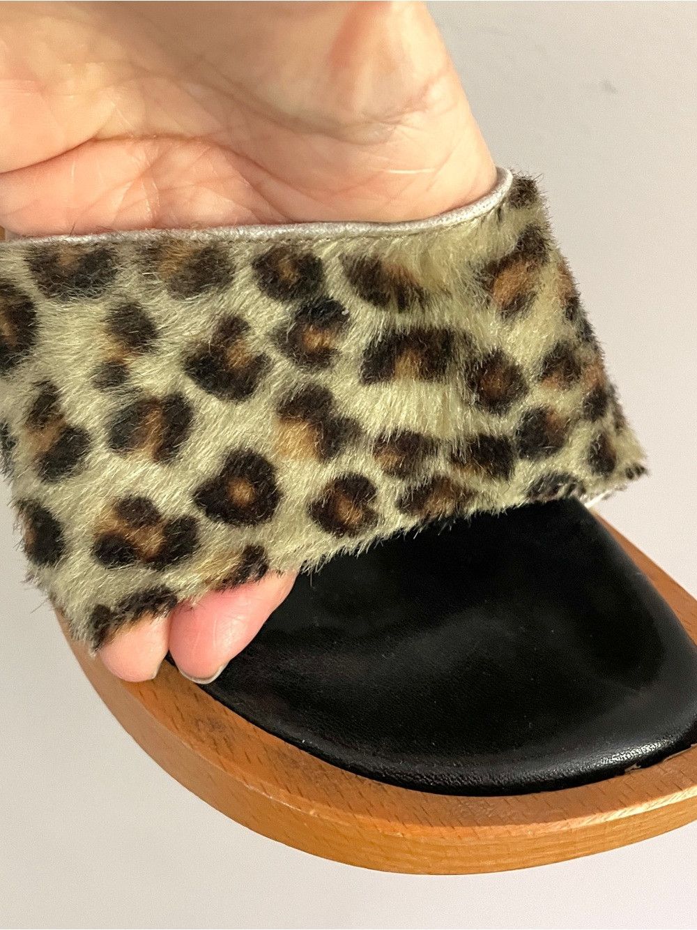 Guess Vintage 90s Guess Fuzzy Leopard Wood Mules - 36/6 🇮🇹 Size US 6 / IT 36 - 3 Thumbnail