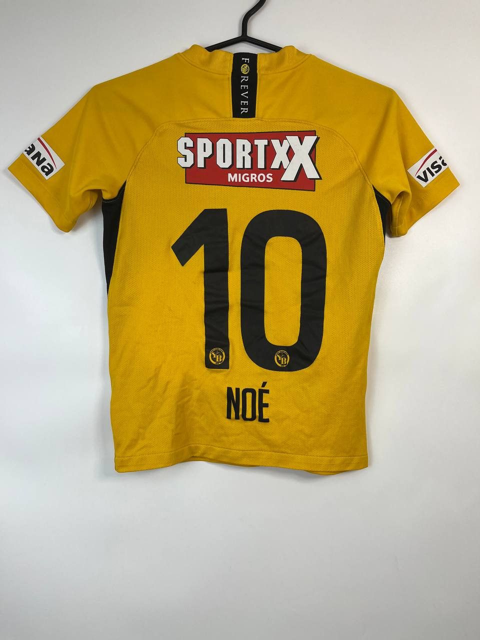 Nike YOUNG BOYS BERN NIKE AWAY SHIRT NOÉ #10 SIZE XS Size US XS / EU 42 / 0 - 6 Thumbnail