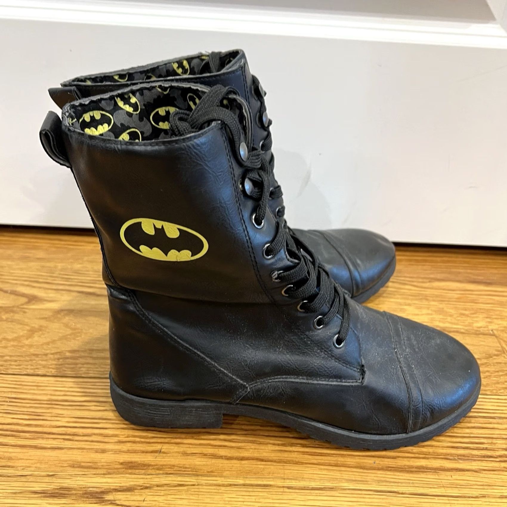 Vintage Batman Emblem Boots Ladies 11 Canvas Lace-Up Ankle Black Yellow Combat Style Shoes Size US 11 / IT 41 - 5 Thumbnail