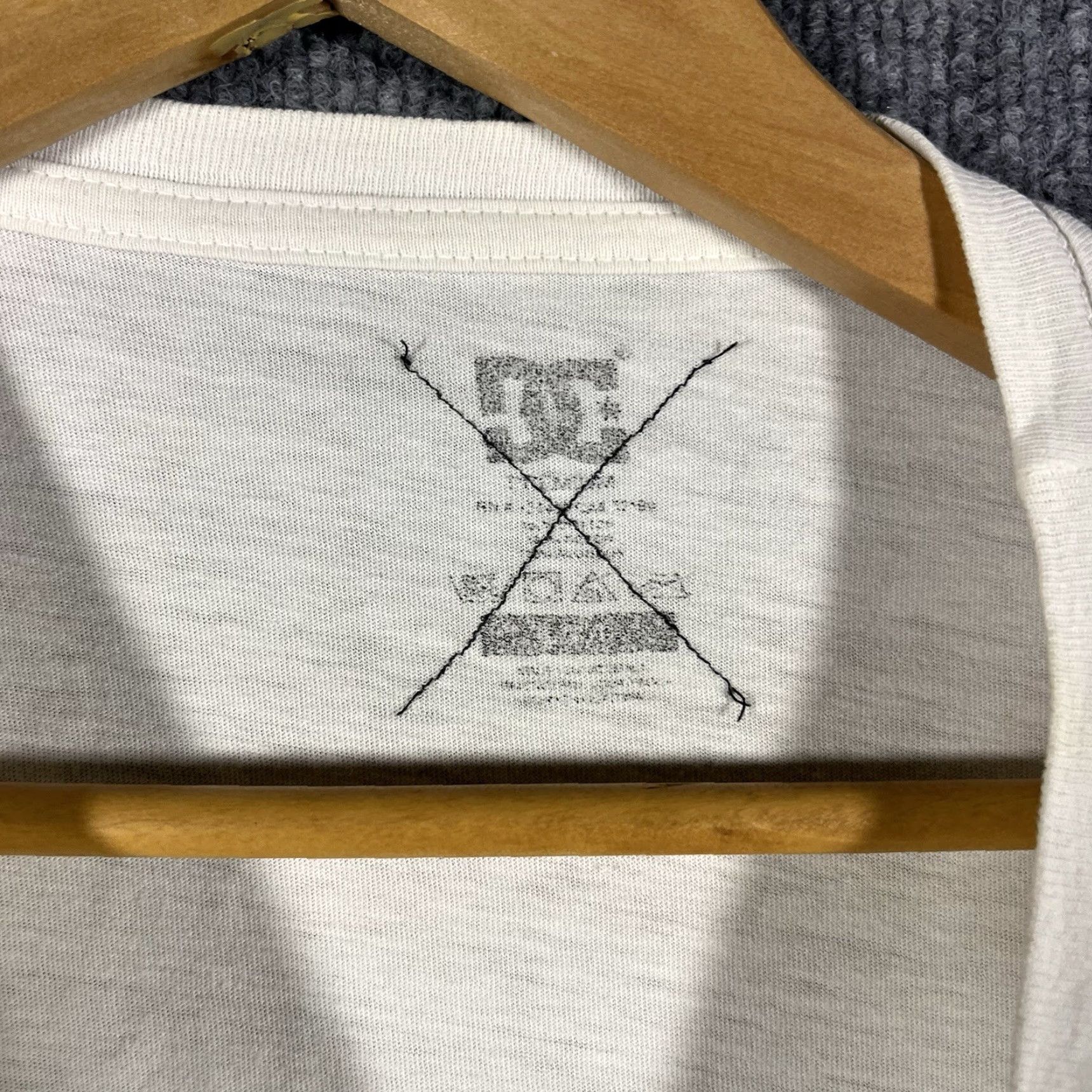 Vintage VINTAGE DC Shoes Graphic T-Shirt White Mens M Skate Surf Street Big Graphic Shirt Size US M / EU 48-50 / 2 - 4 Thumbnail
