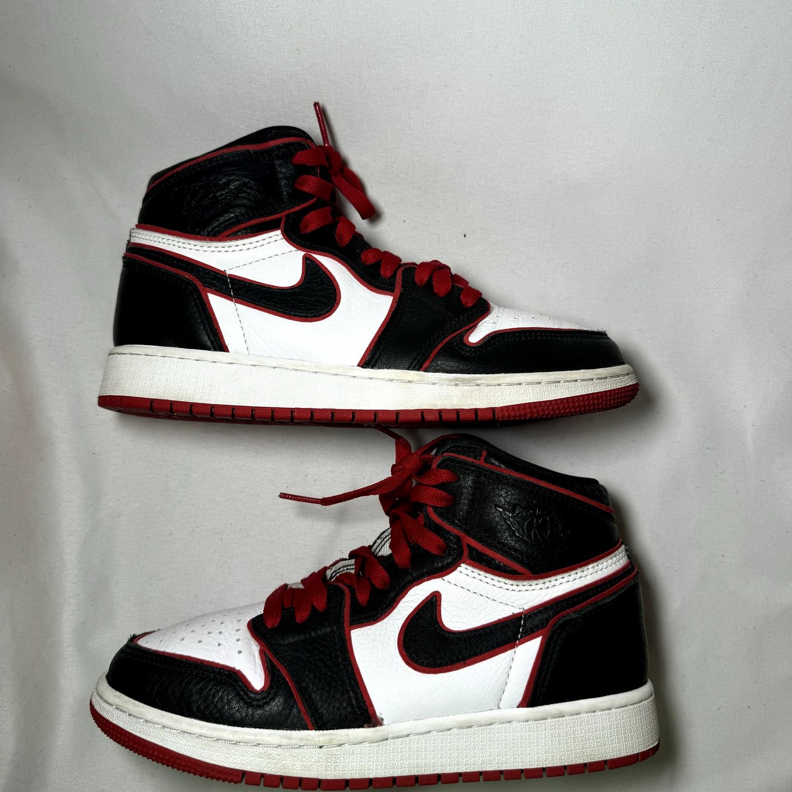 Jordan Brand × Nike Size 5 - Air Jordan 1 Retro High OG BG Bloodline Men's Shoes Size US 5 / EU 37 - 2 Thumbnail