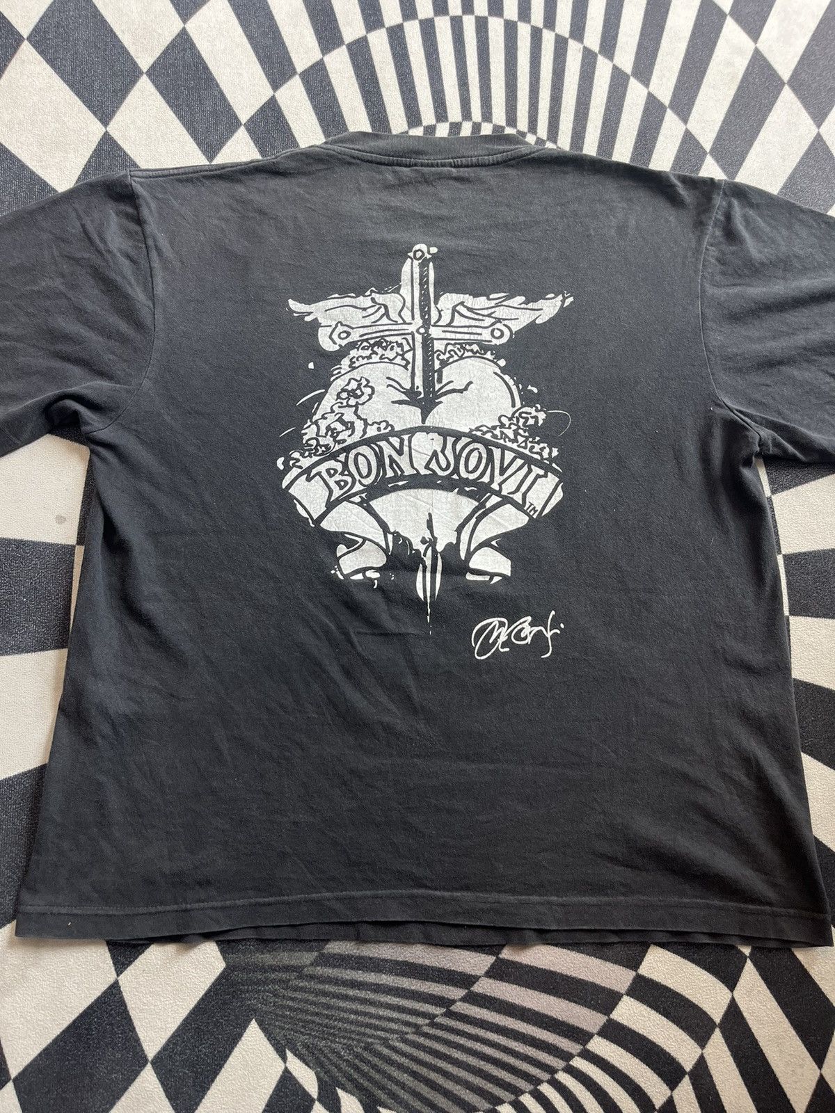 Band Tees Vintage BON JOVI Heart and Dagger 90’s Band tshirt Size US XL / EU 56 / 4 - 9 Thumbnail