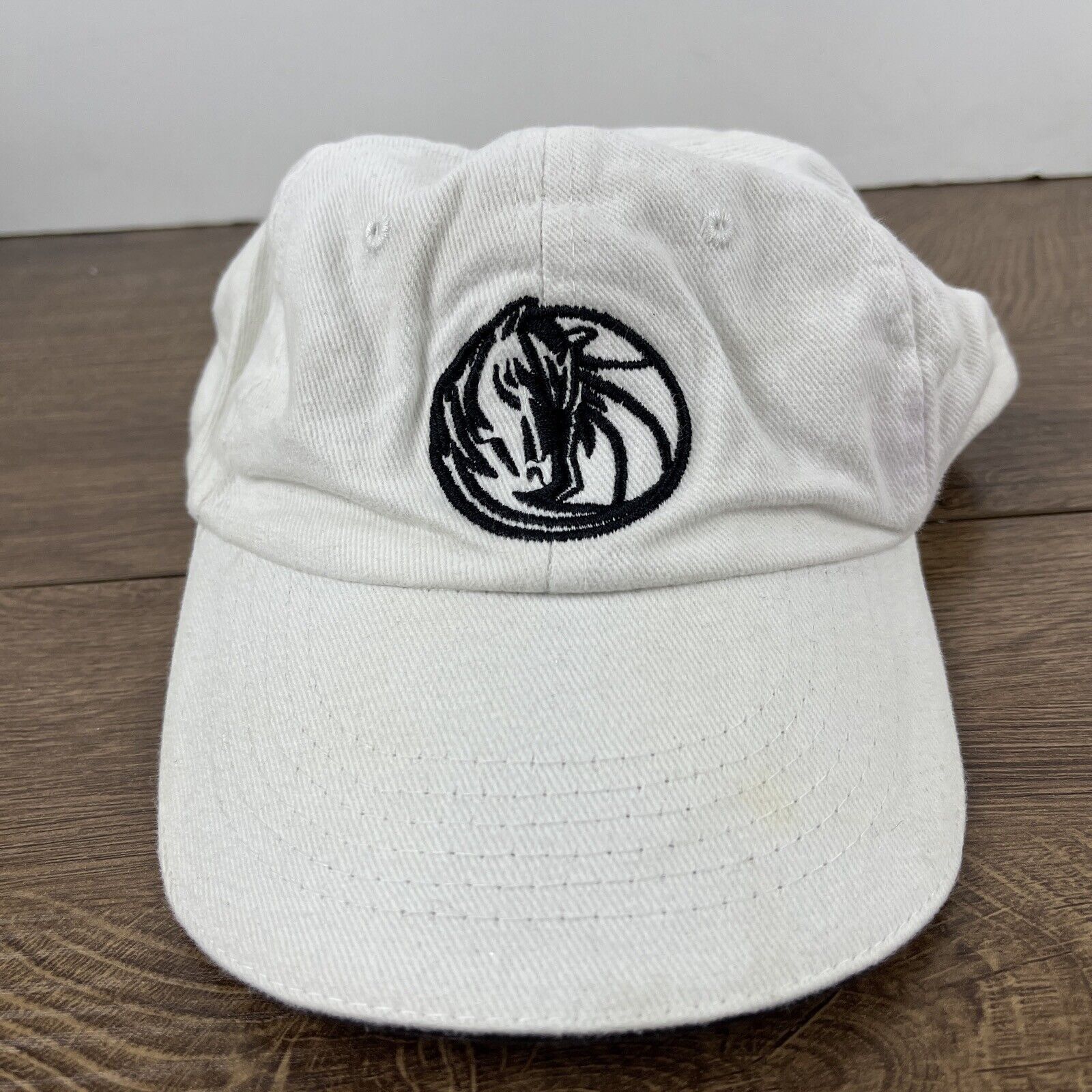 Other Dallas Mavericks Hat NBA Mavericks White Hat Adjustable Whit Size ONE SIZE - 5 Thumbnail