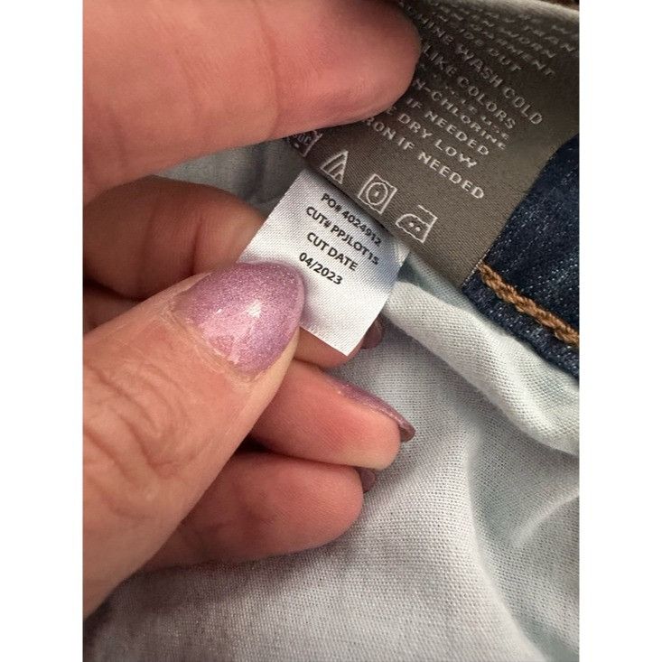 Torrid NWT Torrid Medium Wash Blue Mid Rise Vintage Stretch Wide Le Size 42" / US 20 - 7 Thumbnail