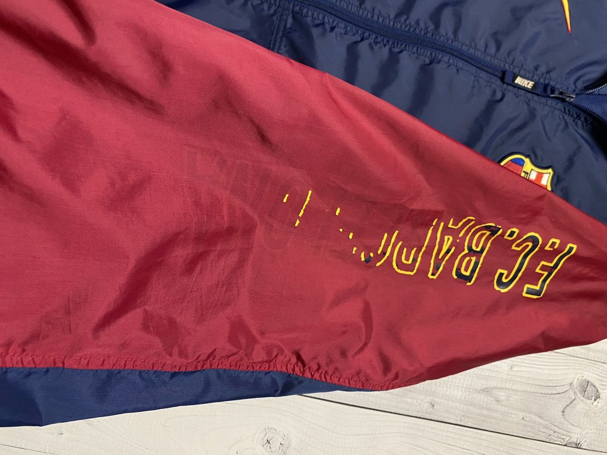 Nike Vintage Barcelona Nike light jacket big logo Size US L / EU 52-54 / 3 - 5 Thumbnail