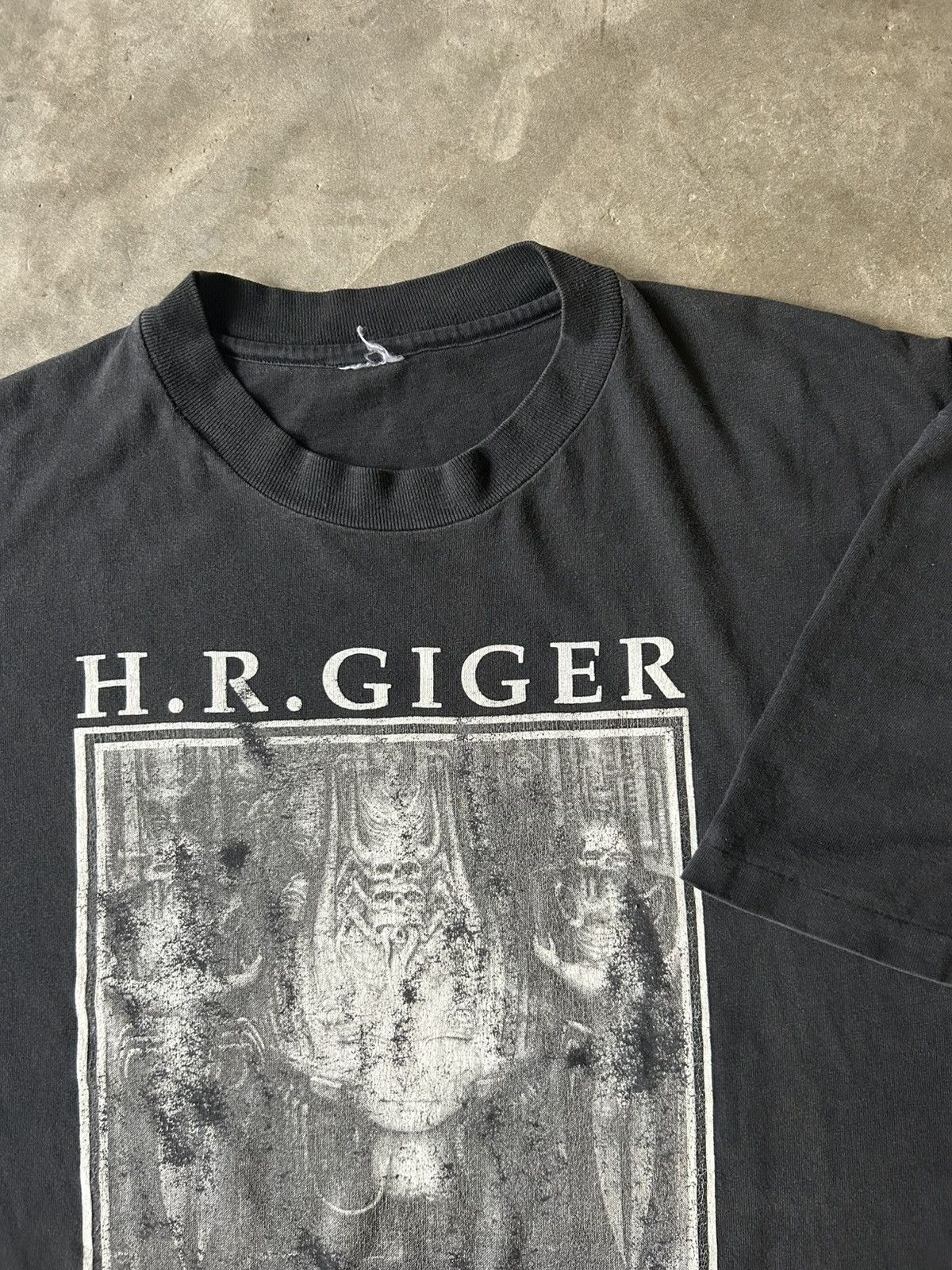 Band Tees Rare Vintage "H.R. Giger Aliens "Art Tee Size US XL / EU 56 / 4 - 5 Thumbnail