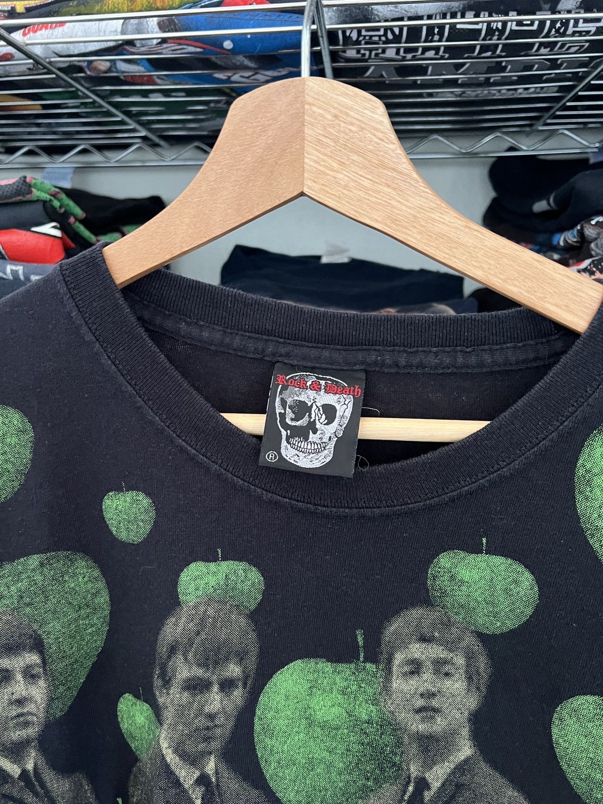 Band Tees 2000s The Beatles Apples AOP Tee Embroidered Mexican Bootleg Size US L / EU 52-54 / 3 - 4 Thumbnail