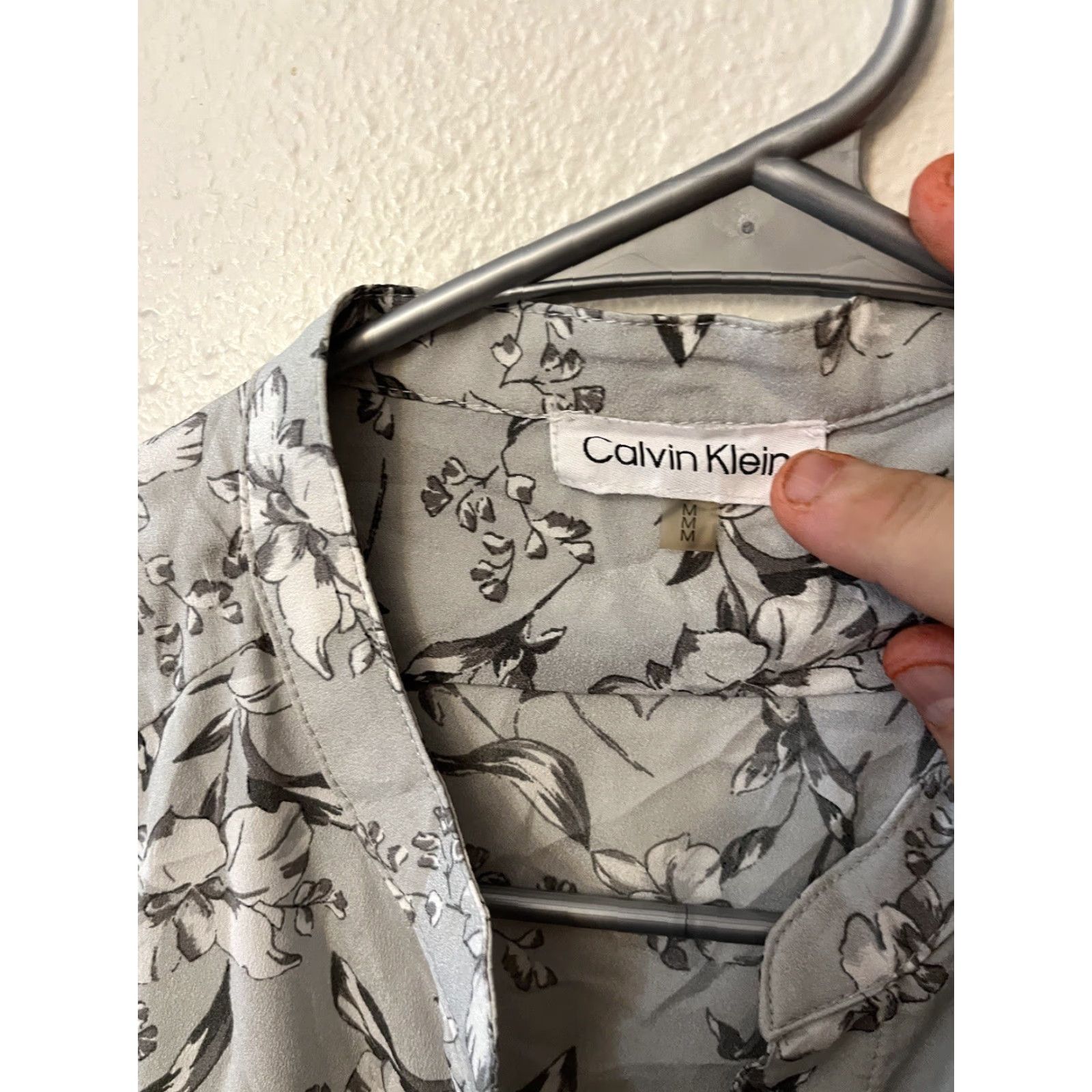 Calvin Klein Calvin Klein Women’s Gray Floral Long Sleeve Button-Up Blouse - M (Medium) Size M / US 6-8 / IT 42-44 - 2 Thumbnail