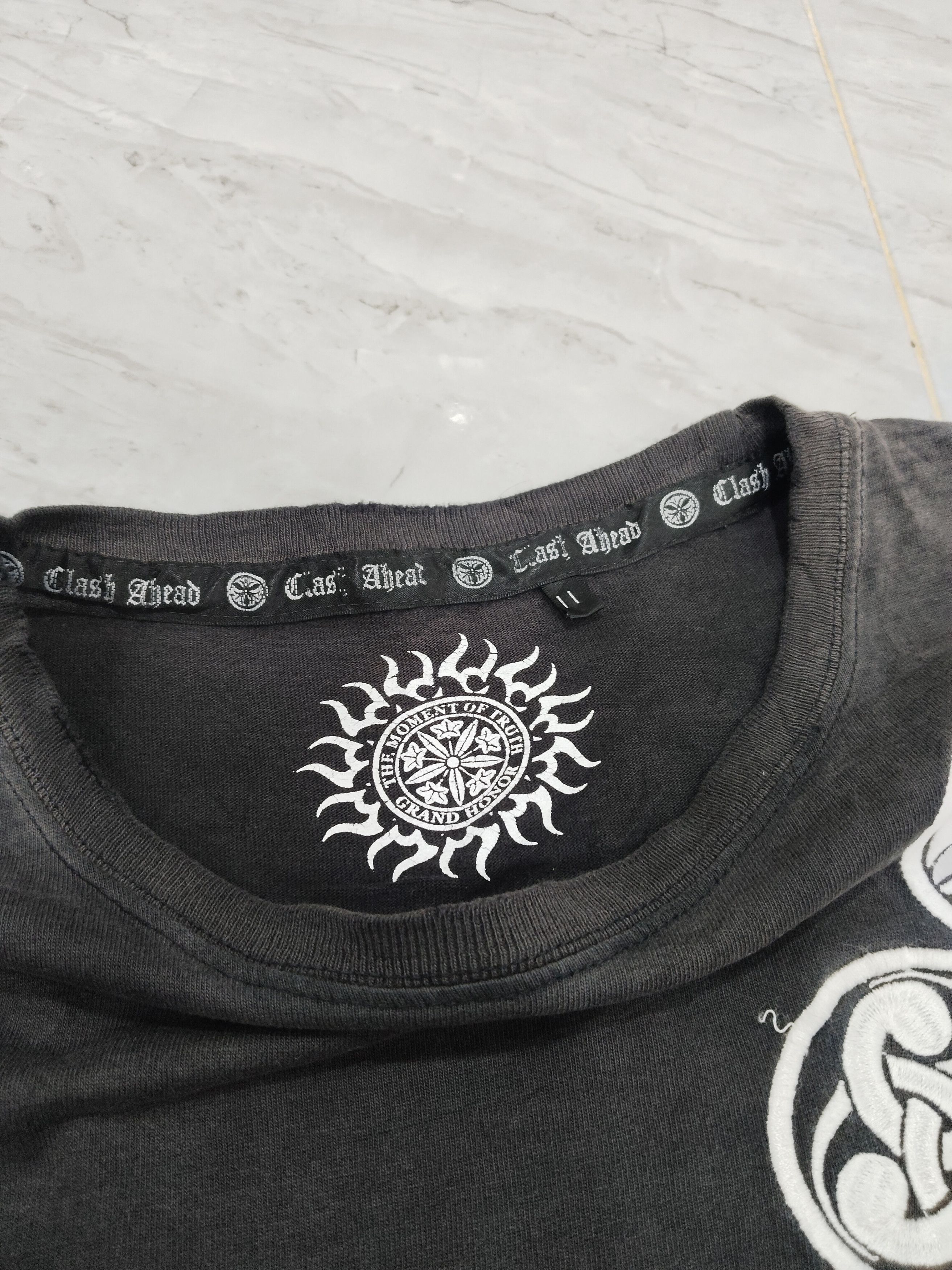 KOJIMA GENES Vintage Faded & Thrashed Fish Koi Long sleeve t-shirt Size US L / EU 52-54 / 3 - 3 Thumbnail
