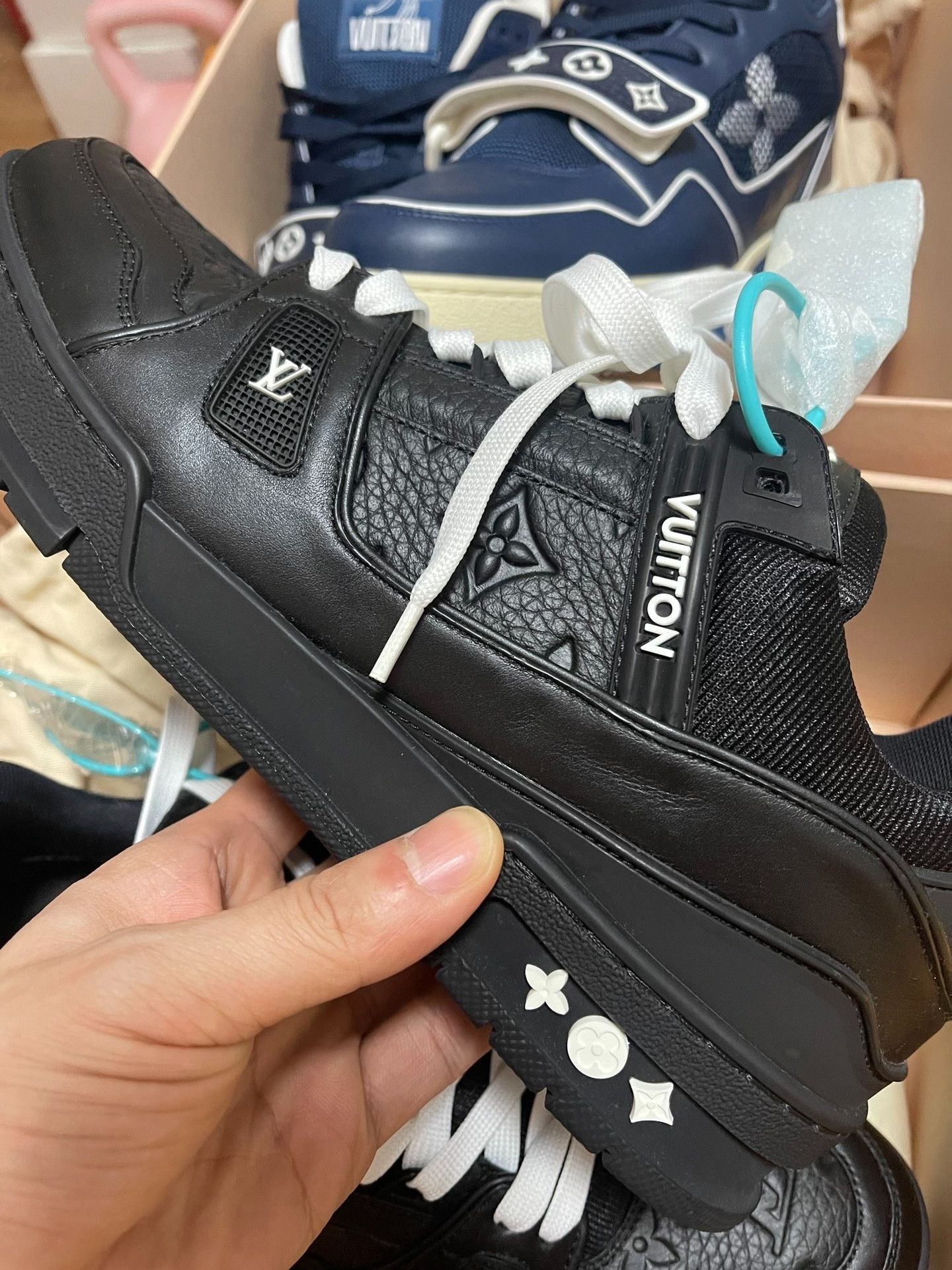 Louis Vuitton Louis Vuitton LV Trainer Size US 8 / EU 41 - 4 Thumbnail