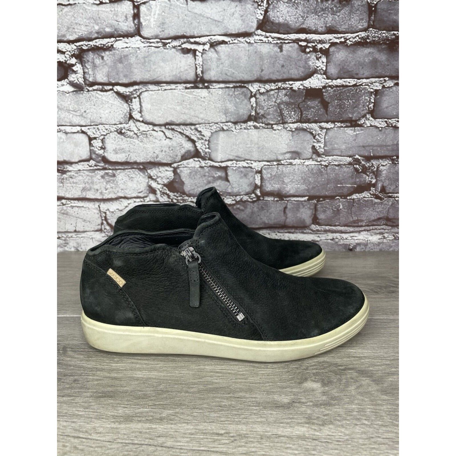 Ecco Ecco Soft 7 Black Leather Low Cut Zip Ankle Booties Sneakers Size US 10 / IT 40 - 18 Thumbnail