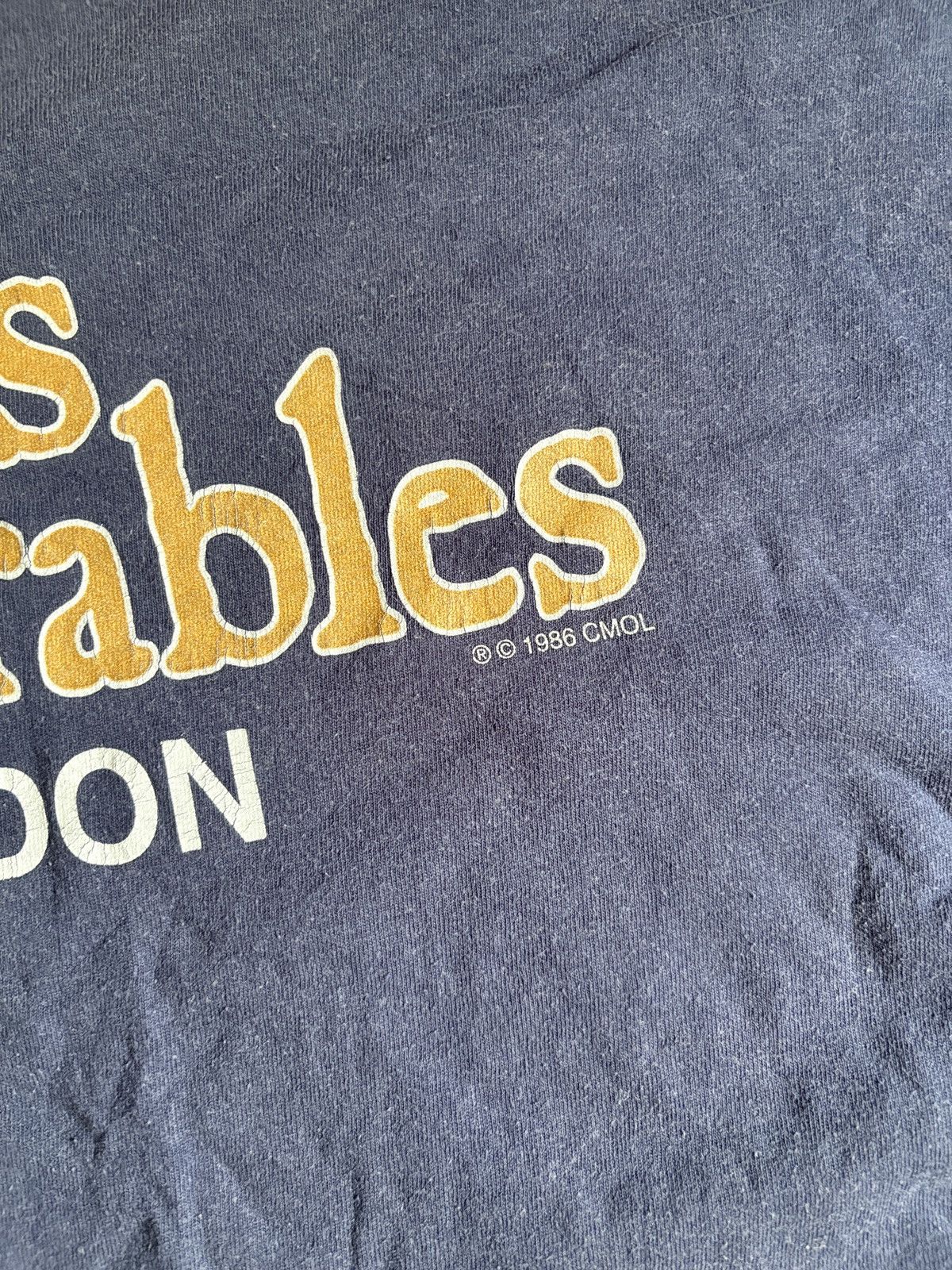 Other Vintage 1986 Promo Les Miserables London Graphic Movie Tee Size US L / EU 52-54 / 3 - 11 Thumbnail