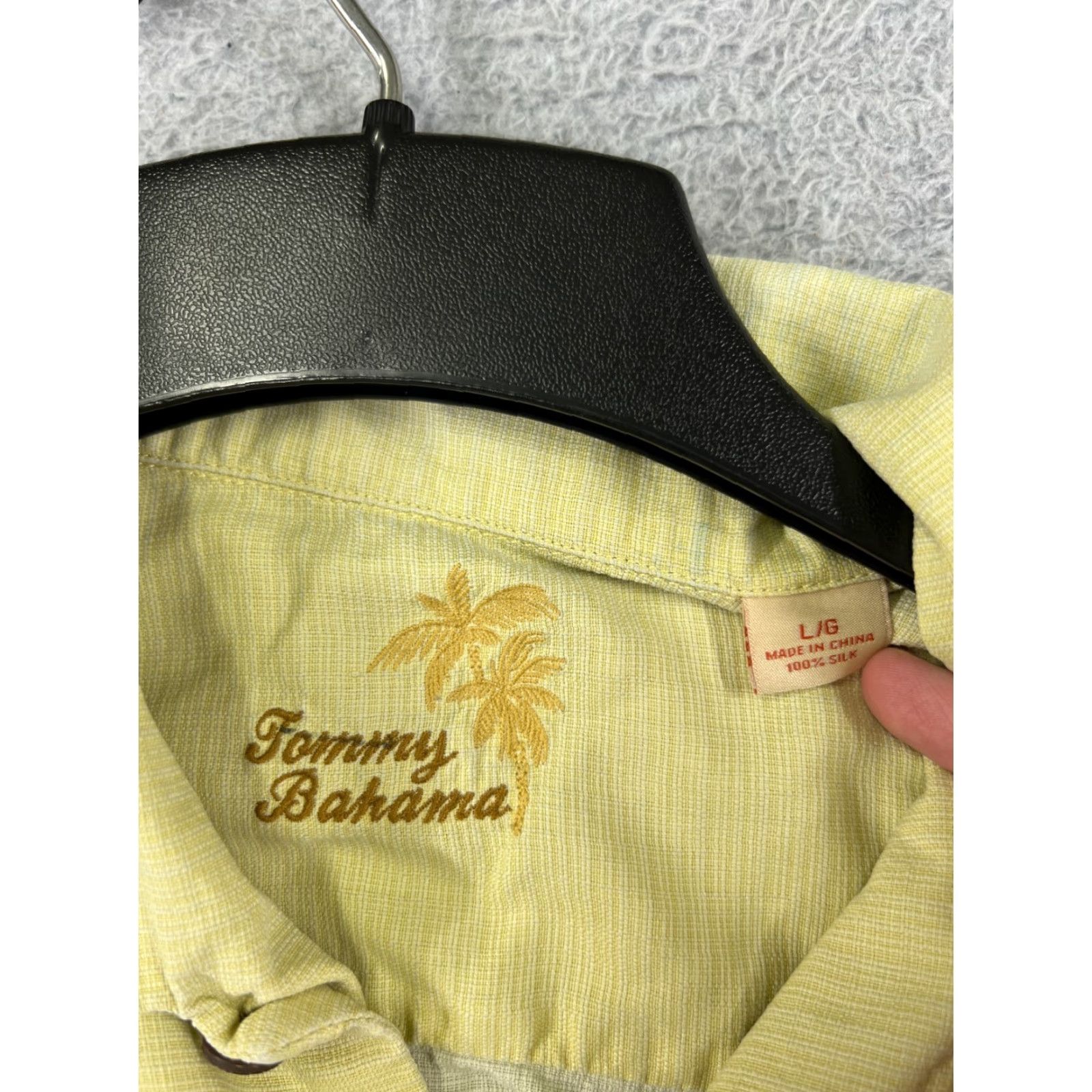 Tommy Bahama Tommy Bahama Shirt Men Large Black Yellow Floral Silk Button Up Resort Mens Size US L / EU 52-54 / 3 - 3 Thumbnail