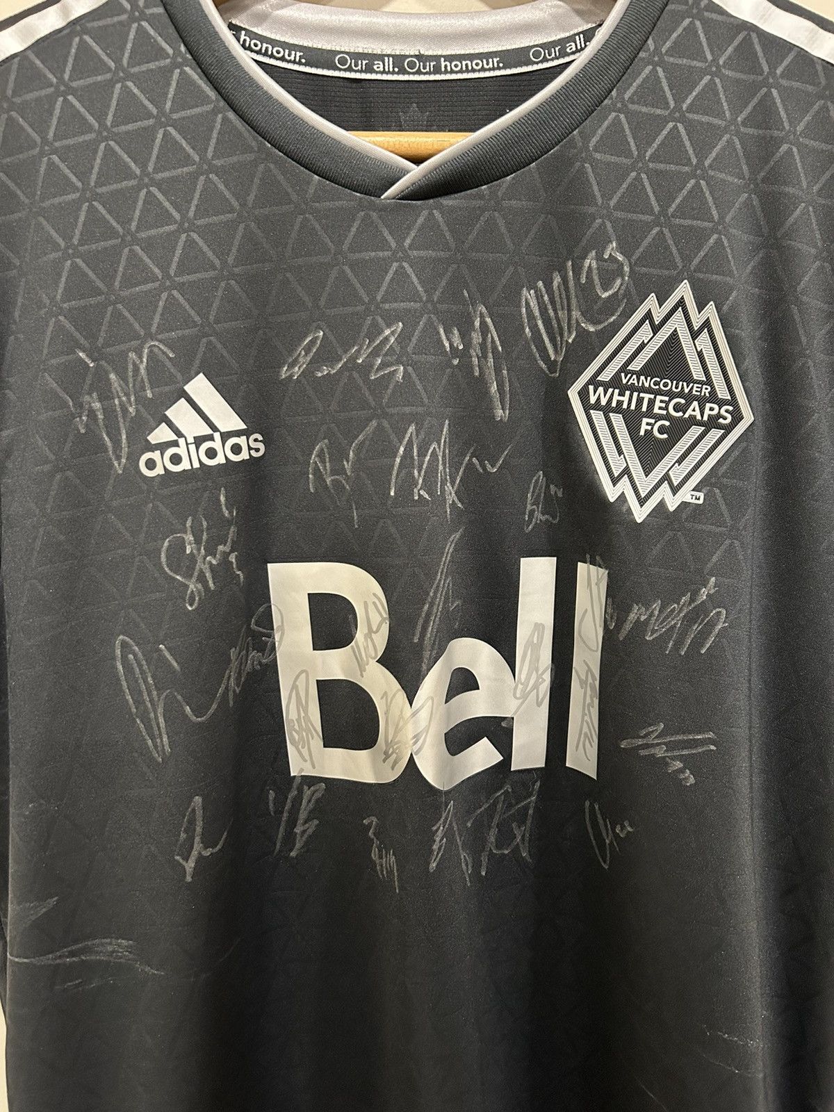 Adidas Vancouver Whitecaps 2018 Away Signed Jersey Size US L / EU 52-54 / 3 - 2 Thumbnail