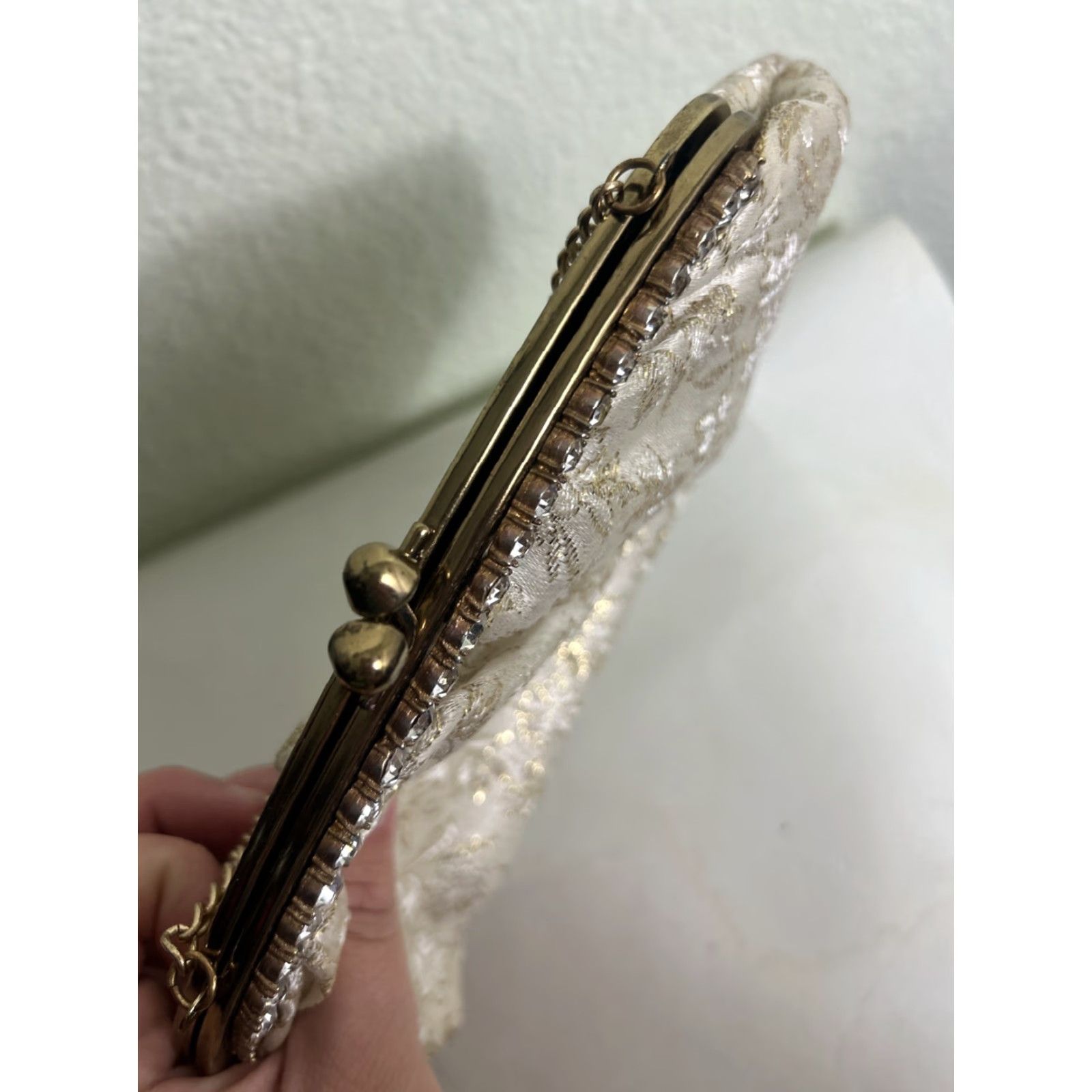 CLOSED VINTAGE Clasp Close Clutch Ivory Gold Floral Jeweled 8.5x5x1 with Chain Size ONE SIZE - 7 Thumbnail