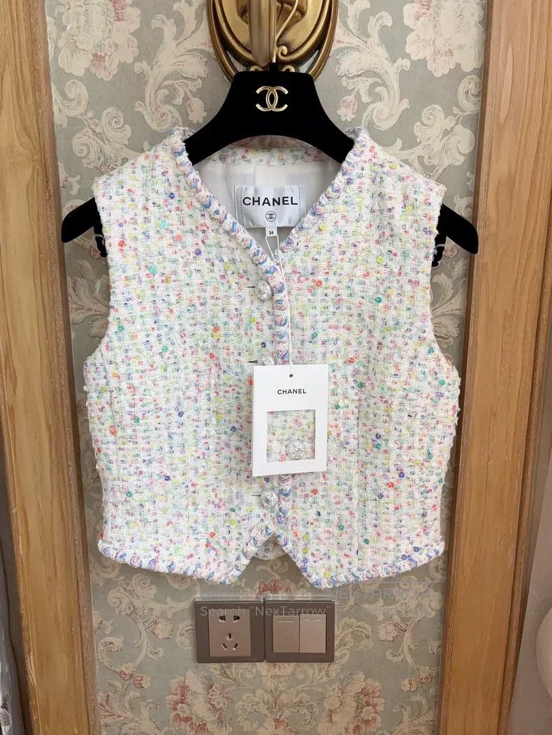 Chanel Chanel 23s coarse tweed sequin vest Size XS / US 0-2 / IT 36-38 - 1 Thumbnail
