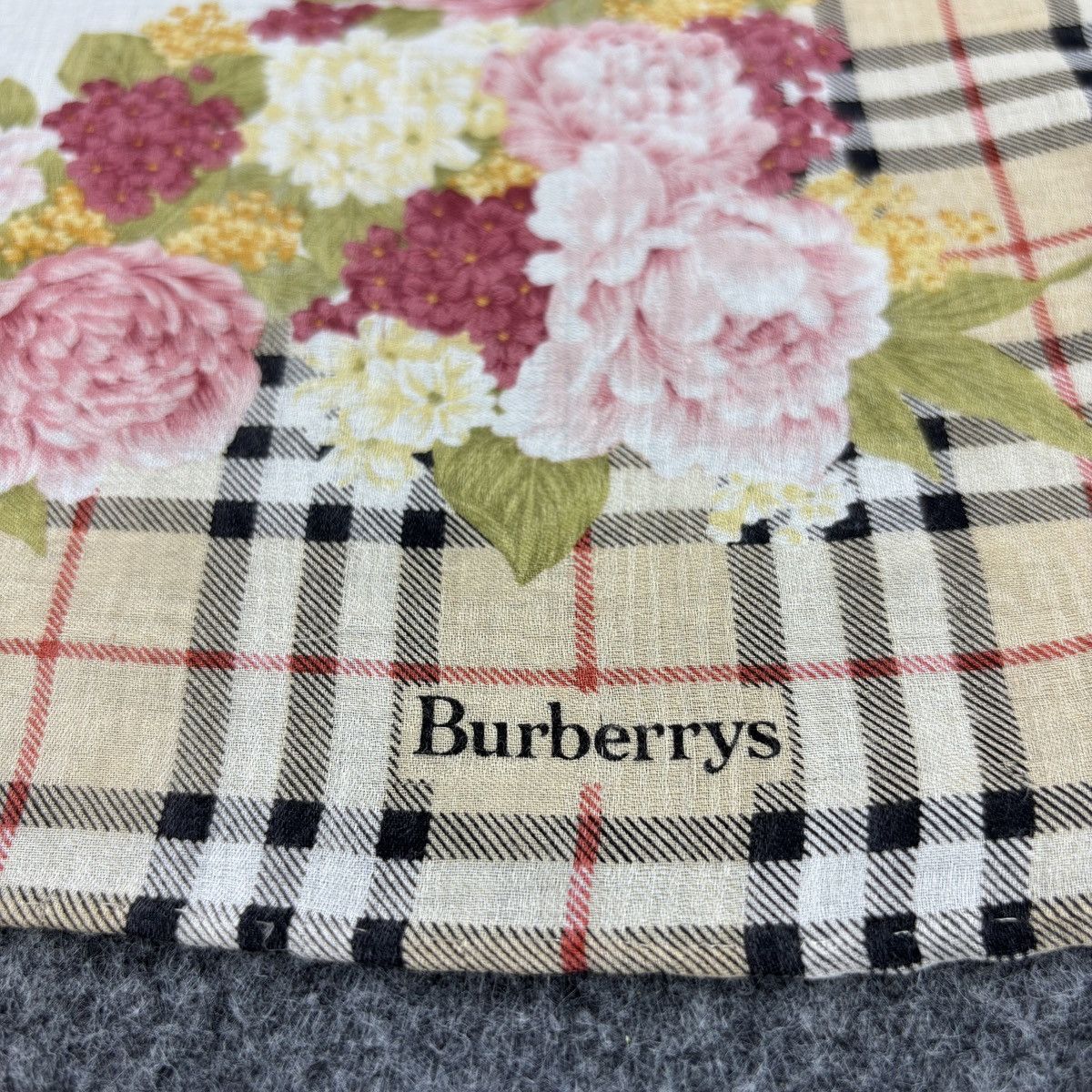 Burberry × Vintage Handkerchief # E034 # Bandana # Neckerchief Size ONE SIZE - 3 Thumbnail