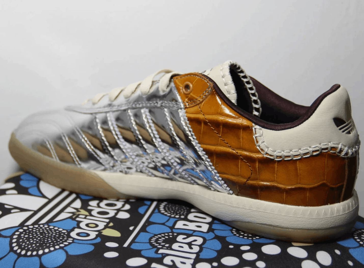 Adidas × Wales Bonner adidas originals x WALES BONNER SAMBA MN METALLIC US 11 Size US 11 / EU 44 - 14 Thumbnail