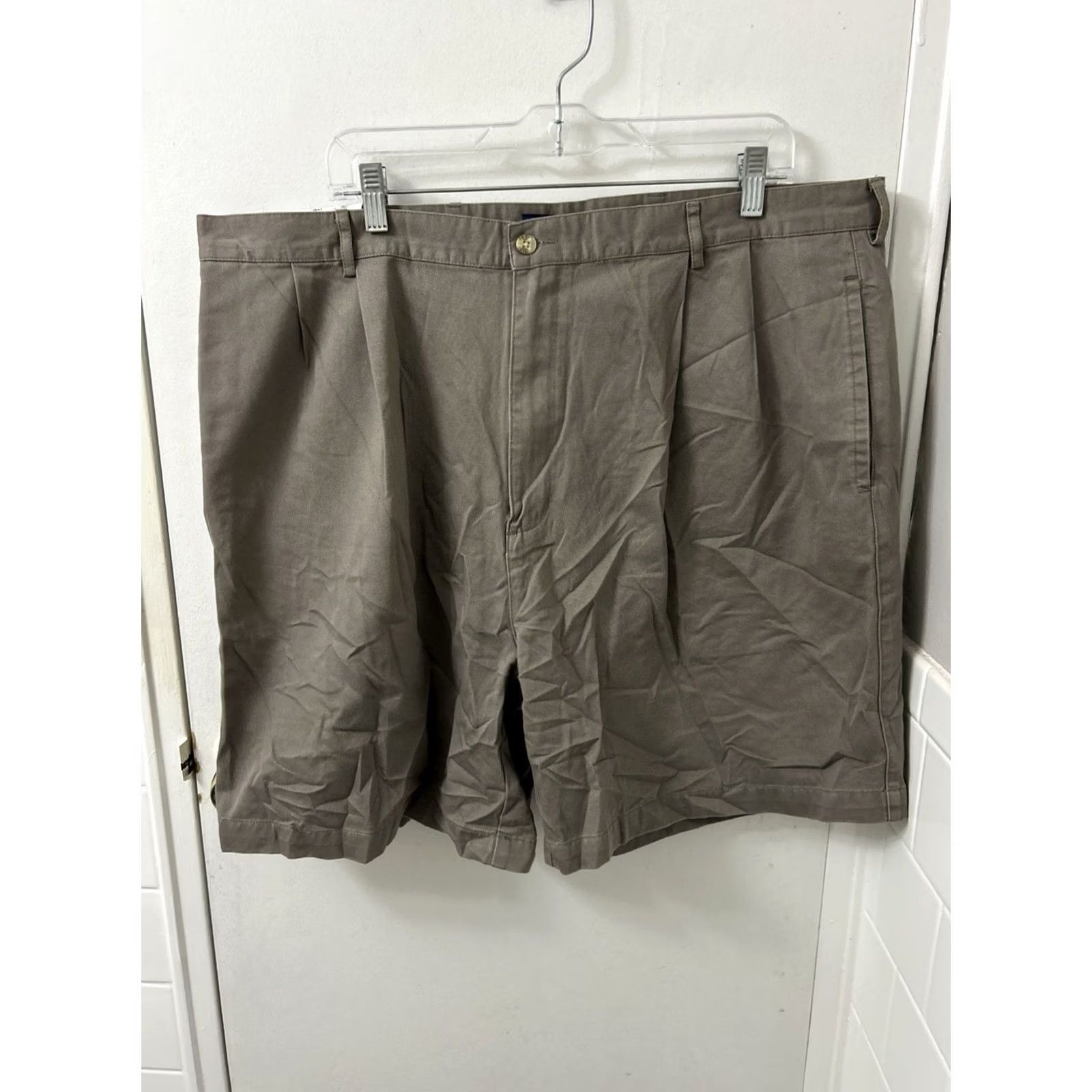 Izod IZOD Saltwater Chino Shorts Mens 42 Khaki Brown 100% Cotton Pleated NWT Front Zip Pockets Summer 7" Casual Regular Size US 42 / EU 58 - 5 Thumbnail